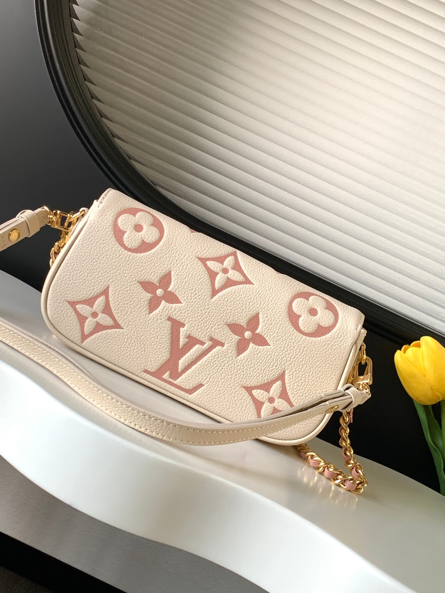 Louis Vuitton Wallet on Chain Ivy Crossbody Bag in Monogram Empreinte Leather - Image 3