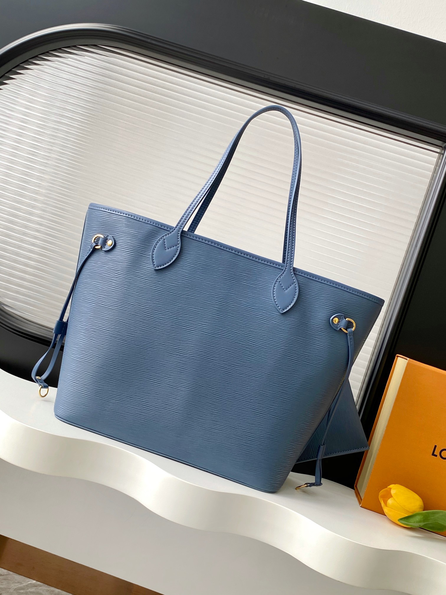 Neverfull MM Tote Bag with Denim-Blue Trim - Image 3