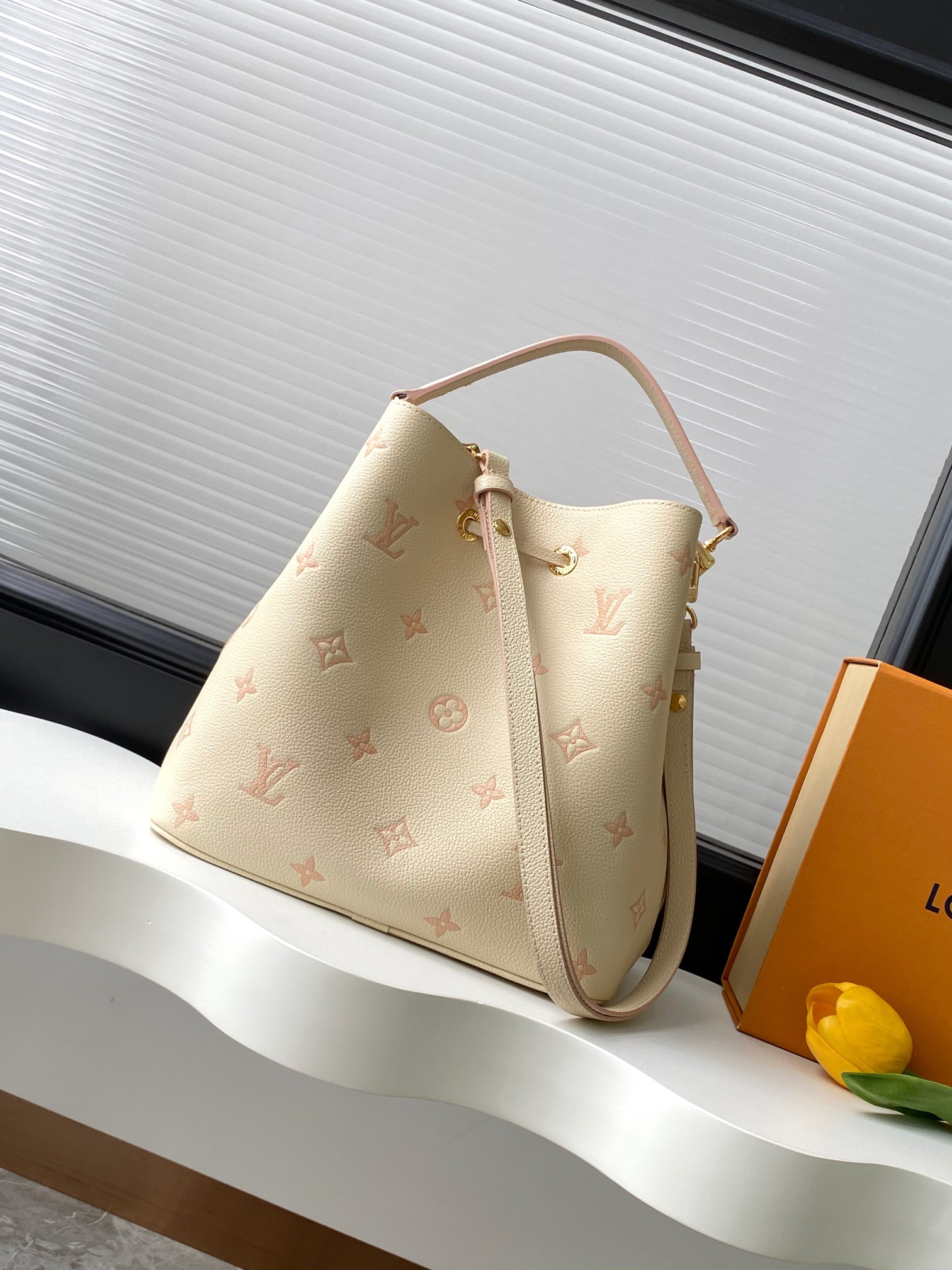 Louis Vuitton NéoNoé MM Handbag in Monogram Empreinte Leather - Image 3