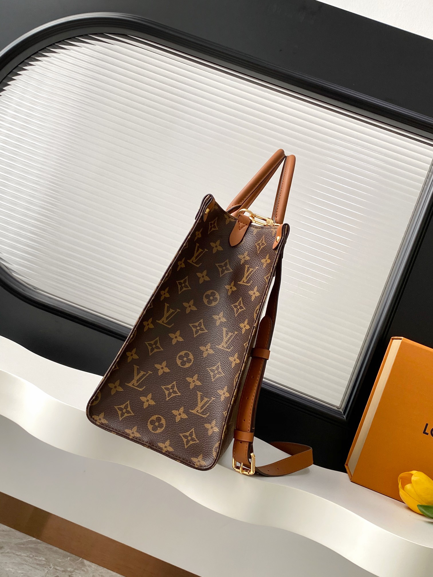 Louis Vuitton OnTheGo Organizer Tote Bag M14235 - Image 3