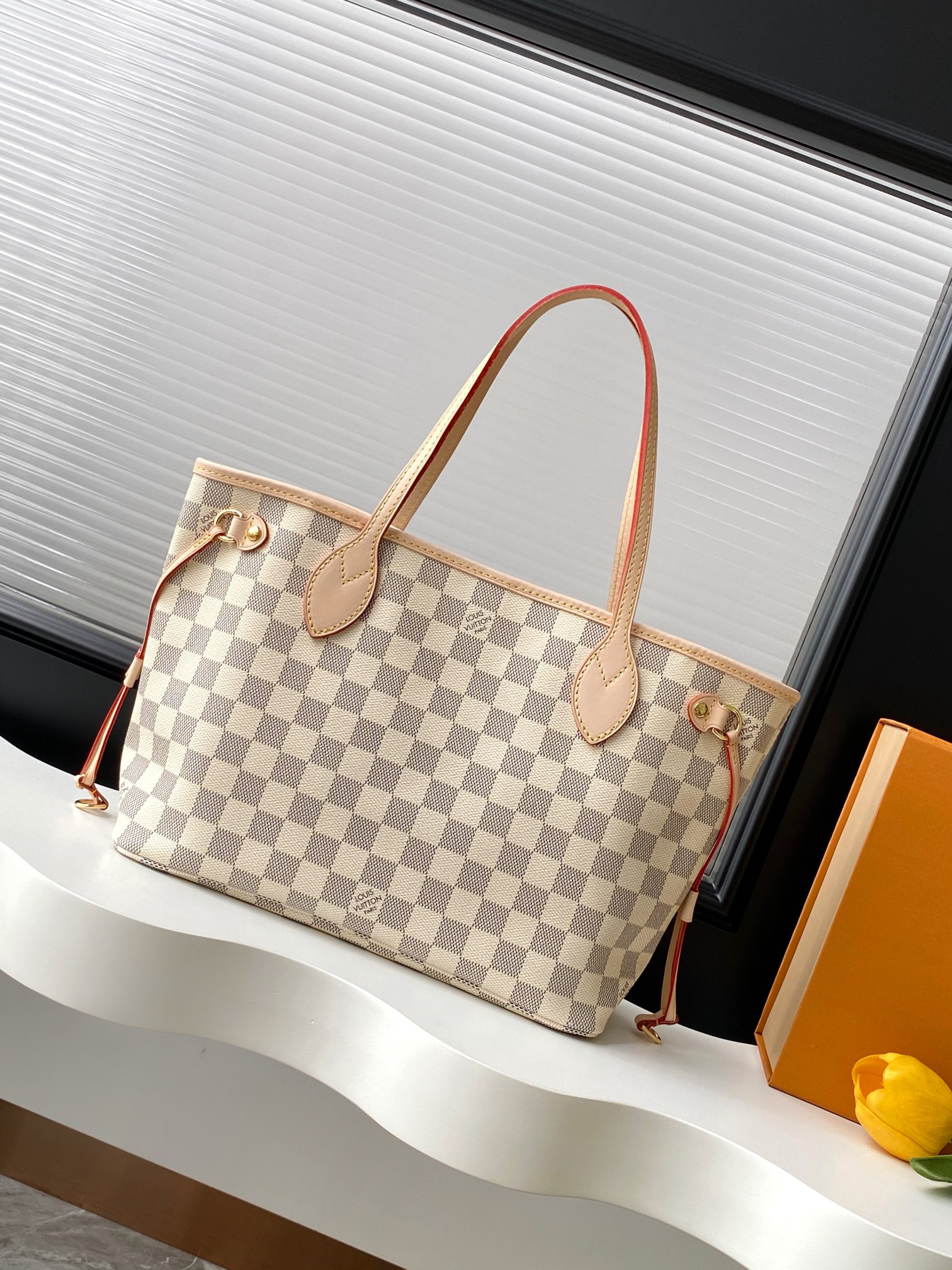Louis Vuitton Neverfull Small Tote Bag in Damier Ebene Canvas - Image 3