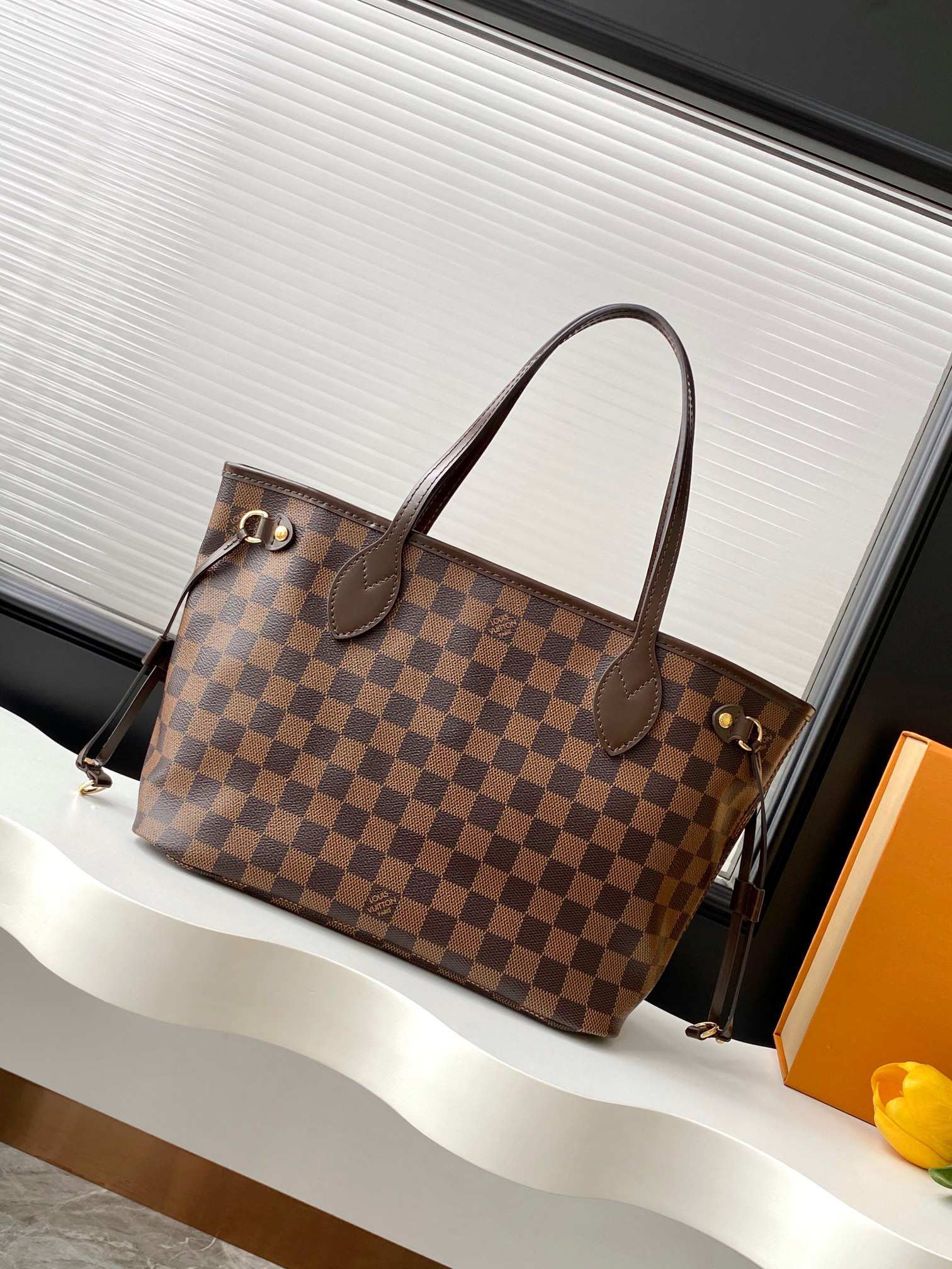 Louis Vuitton Neverfull Small Tote Bag - Image 3