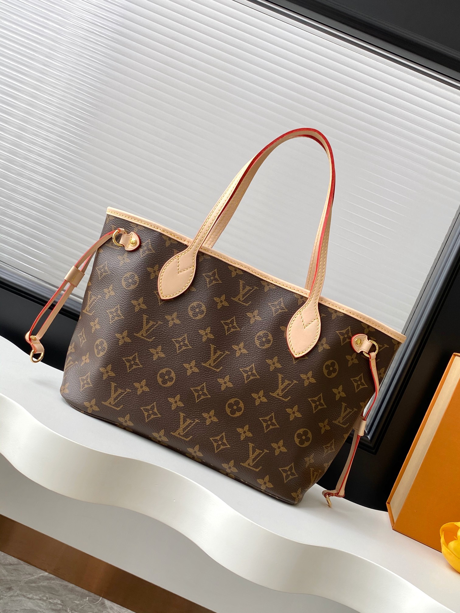 Louis Vuitton Neverfull Small Tote Bag in Damier Ebene Canvas - Image 3