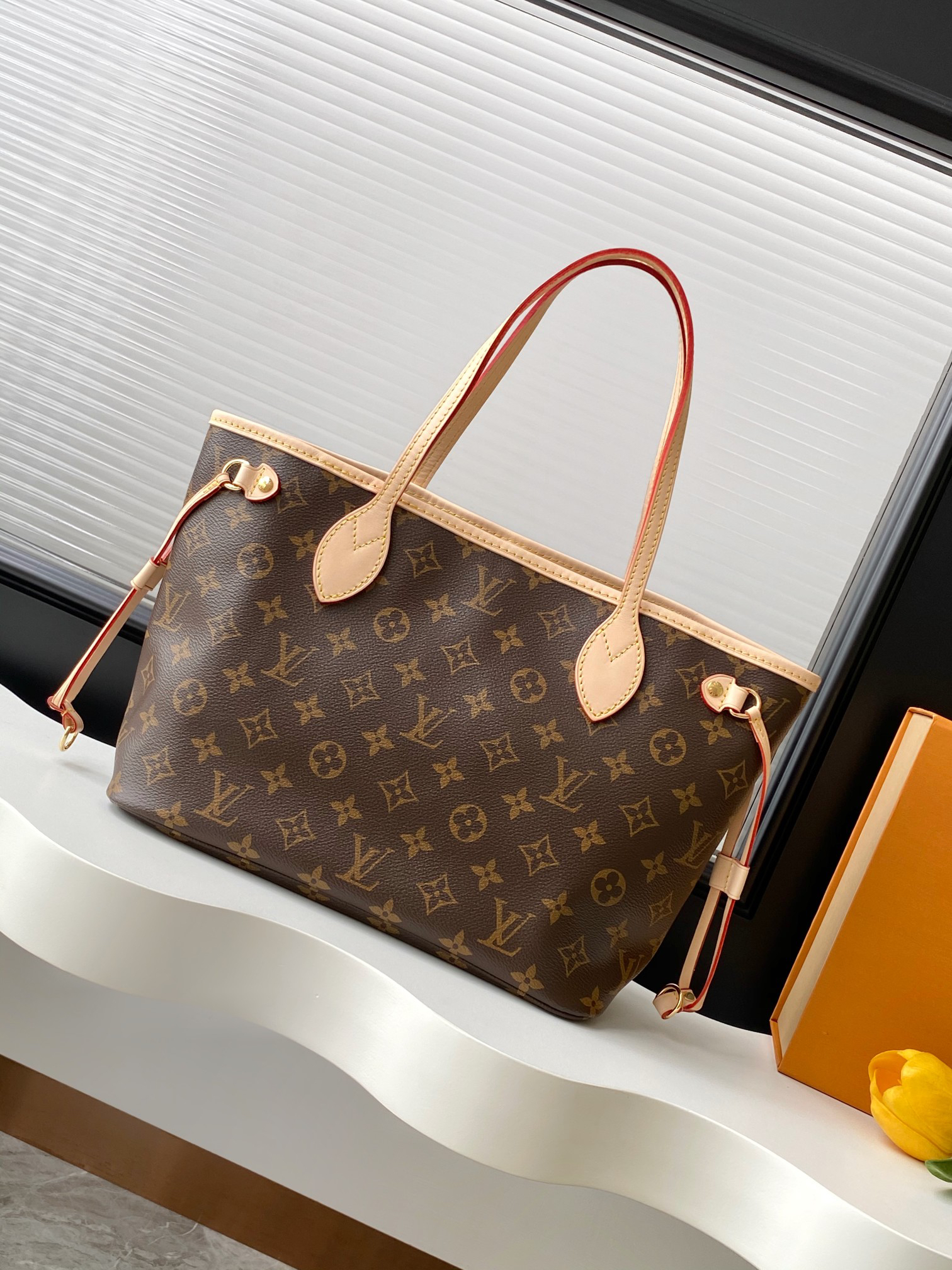 Louis Vuitton Neverfull Small Tote Bag in Damier Ebene Canvas - Image 3