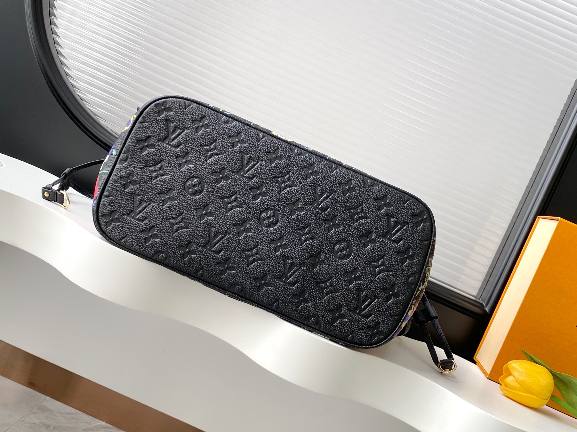Louis Vuitton Neverfull Medium Shopping Tote - Image 3