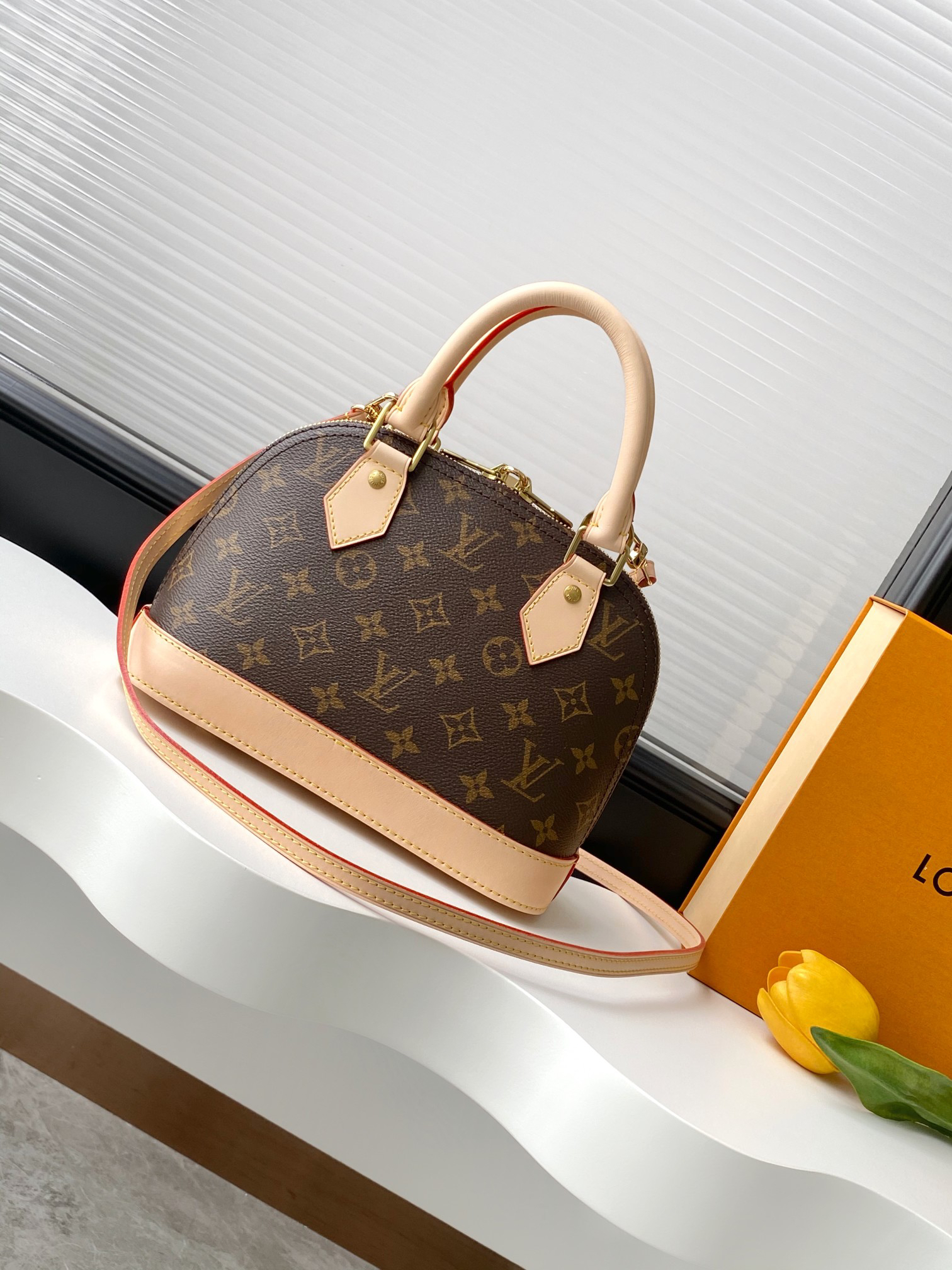 Louis Vuitton Alma Handbag - Image 3