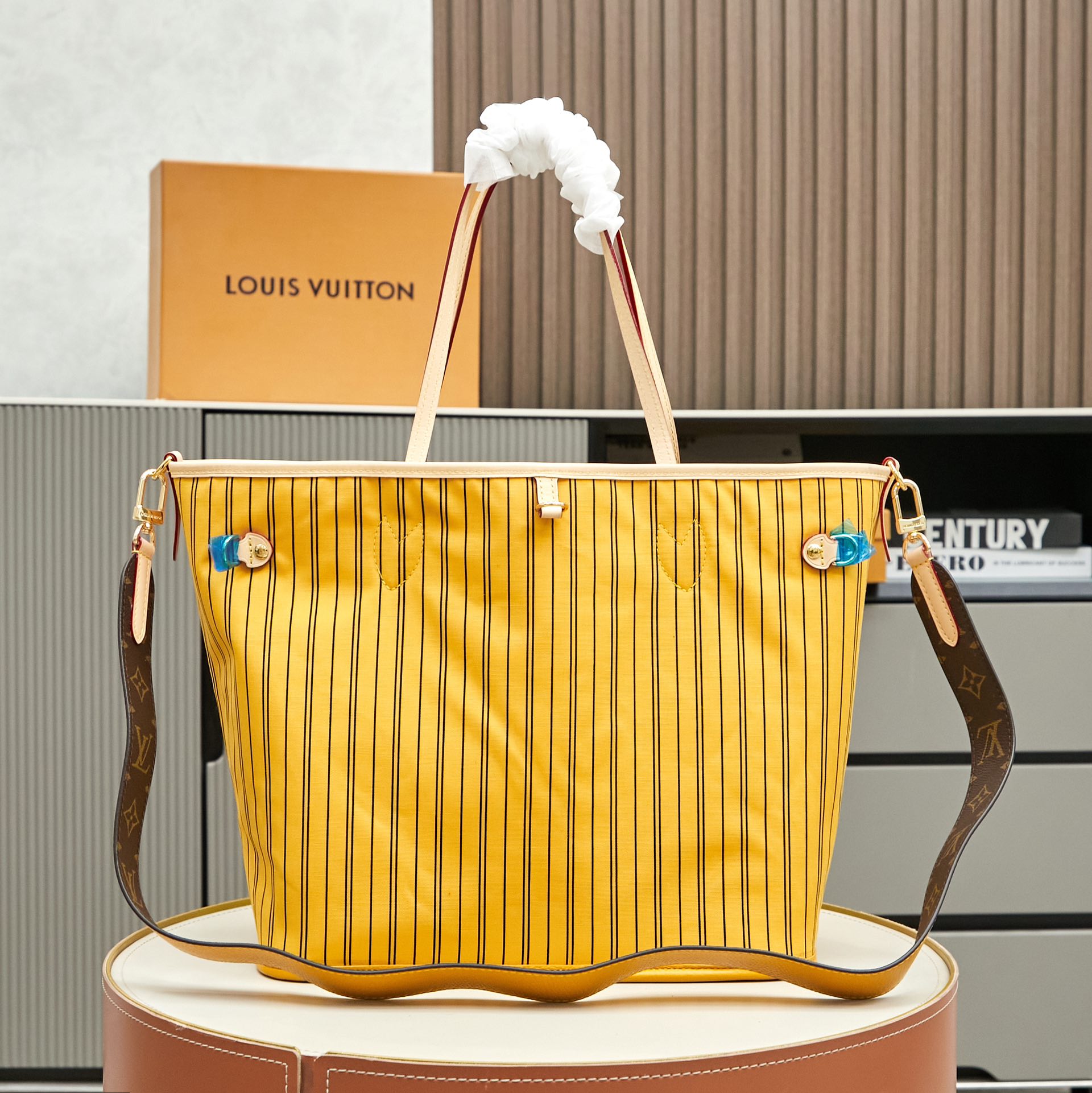 Louis Vuitton Neverfull Bandouliere Inside Out MM Tote Bag - Image 3