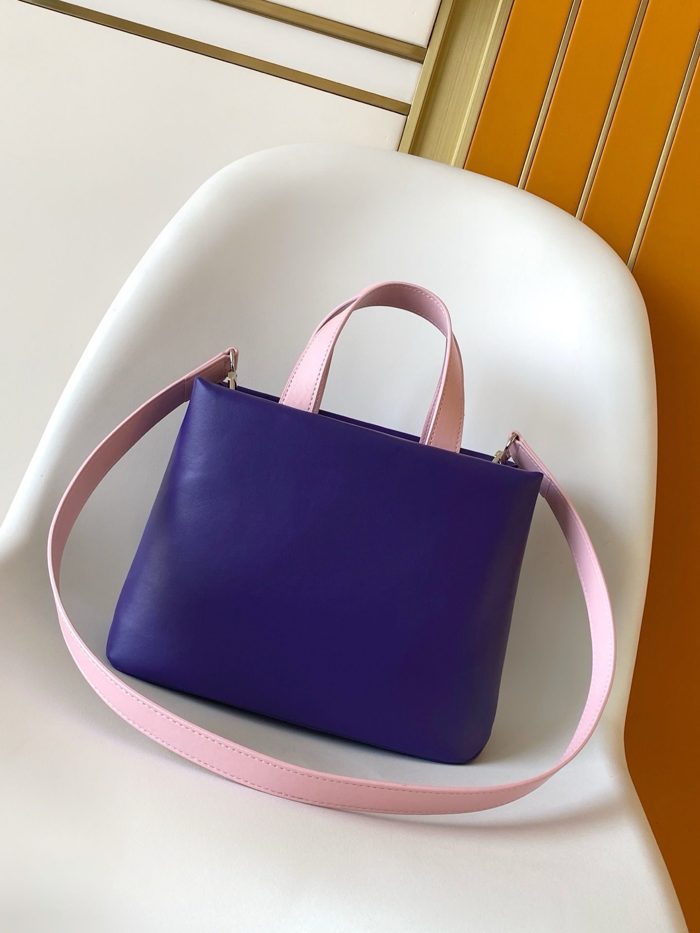 Louis Vuitton Medium Leather Handbag with Detachable Shoulder Strap - Image 3