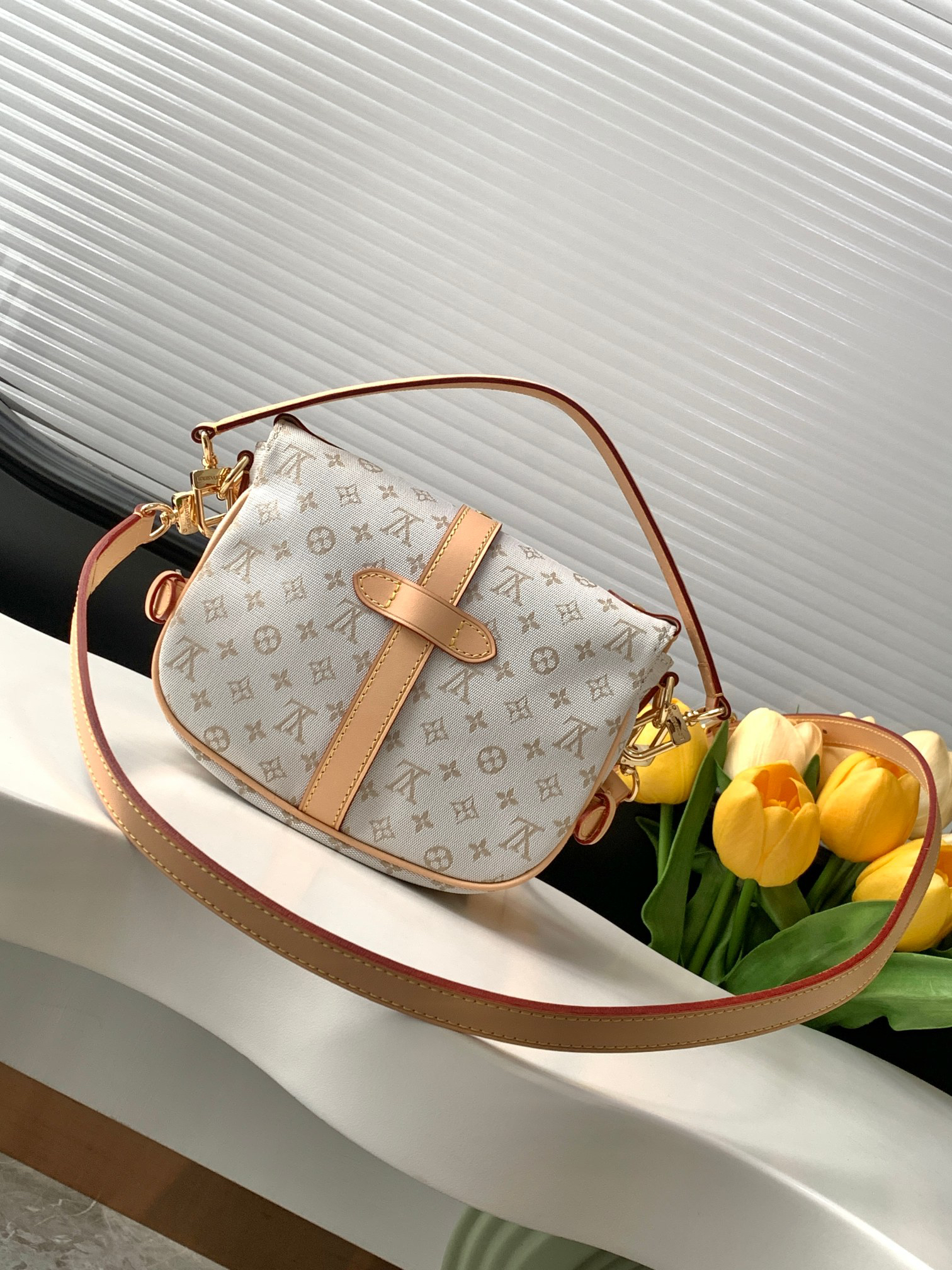 Louis Vuitton Saumur BB Handbag - Image 3