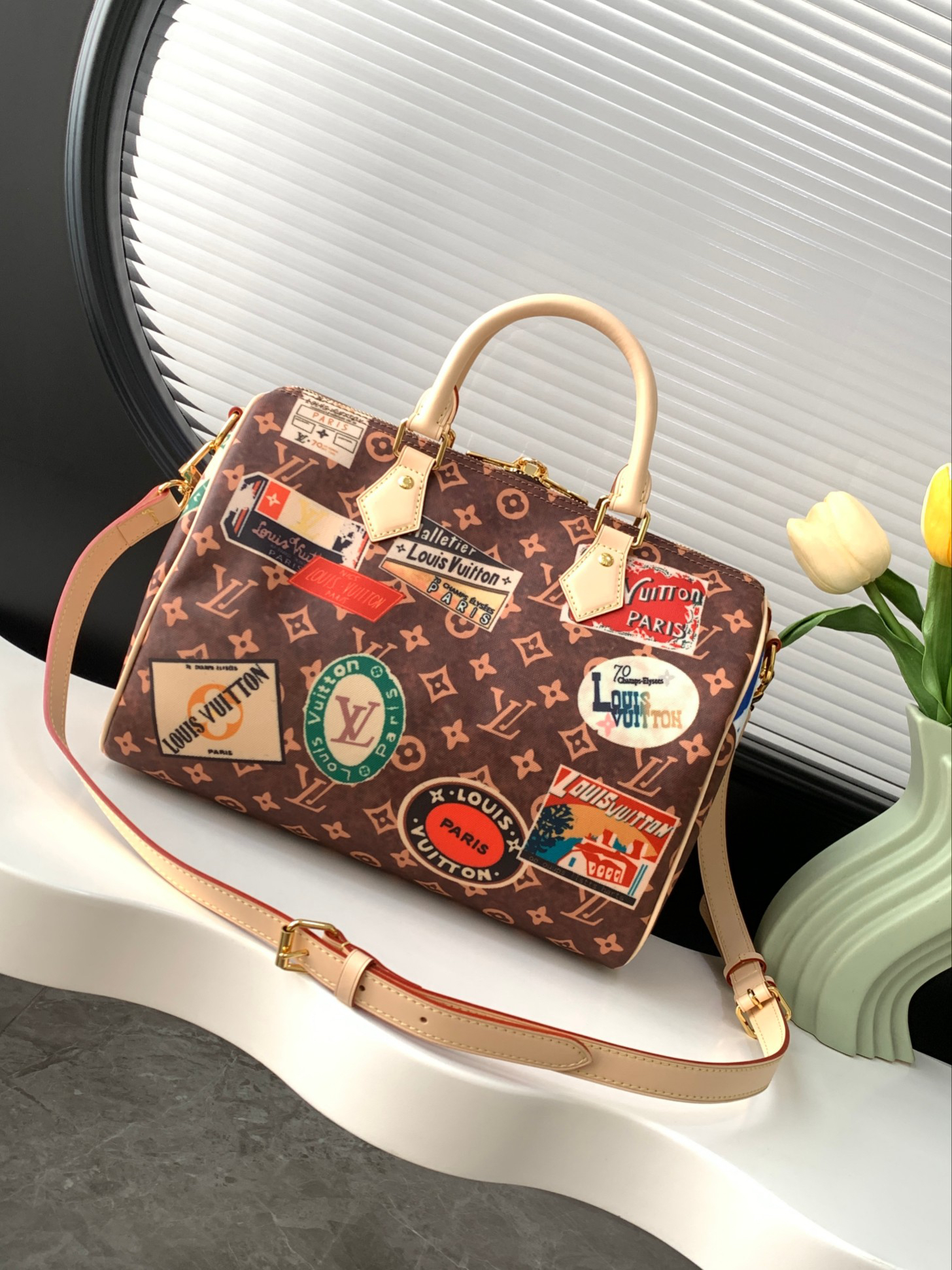 Louis Vuitton Speedy Bandoulière 30 Crossbody Handbag - Image 3