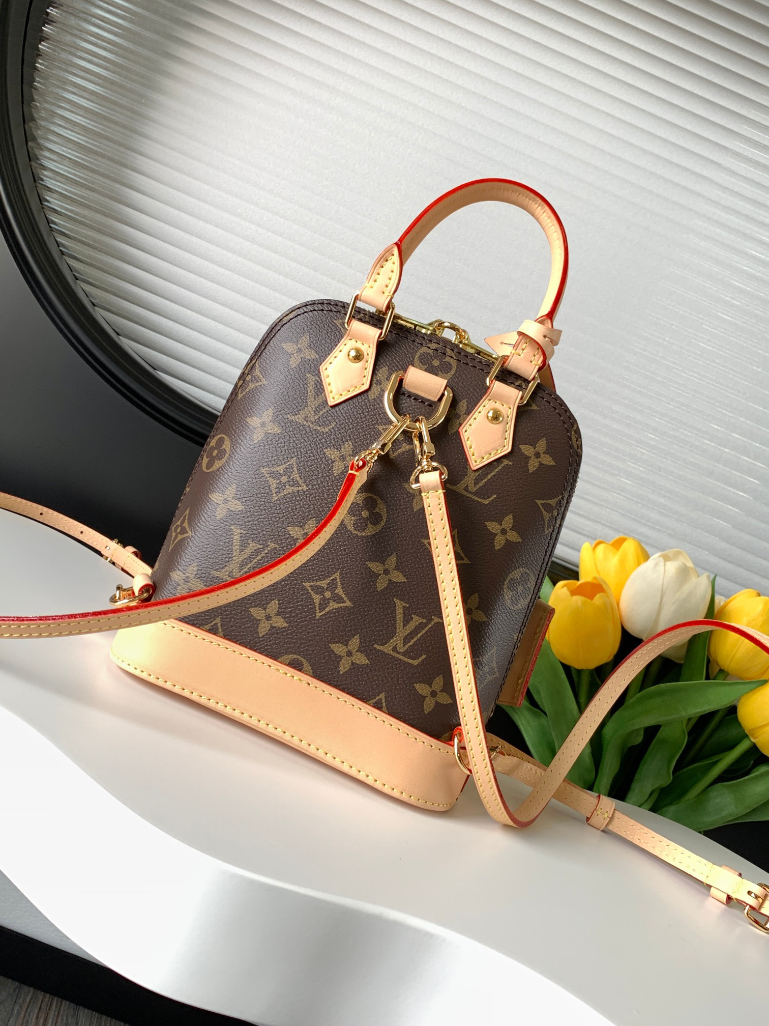 Louis Vuitton Alma Monogram Shoulder Bag M47132 - Image 3