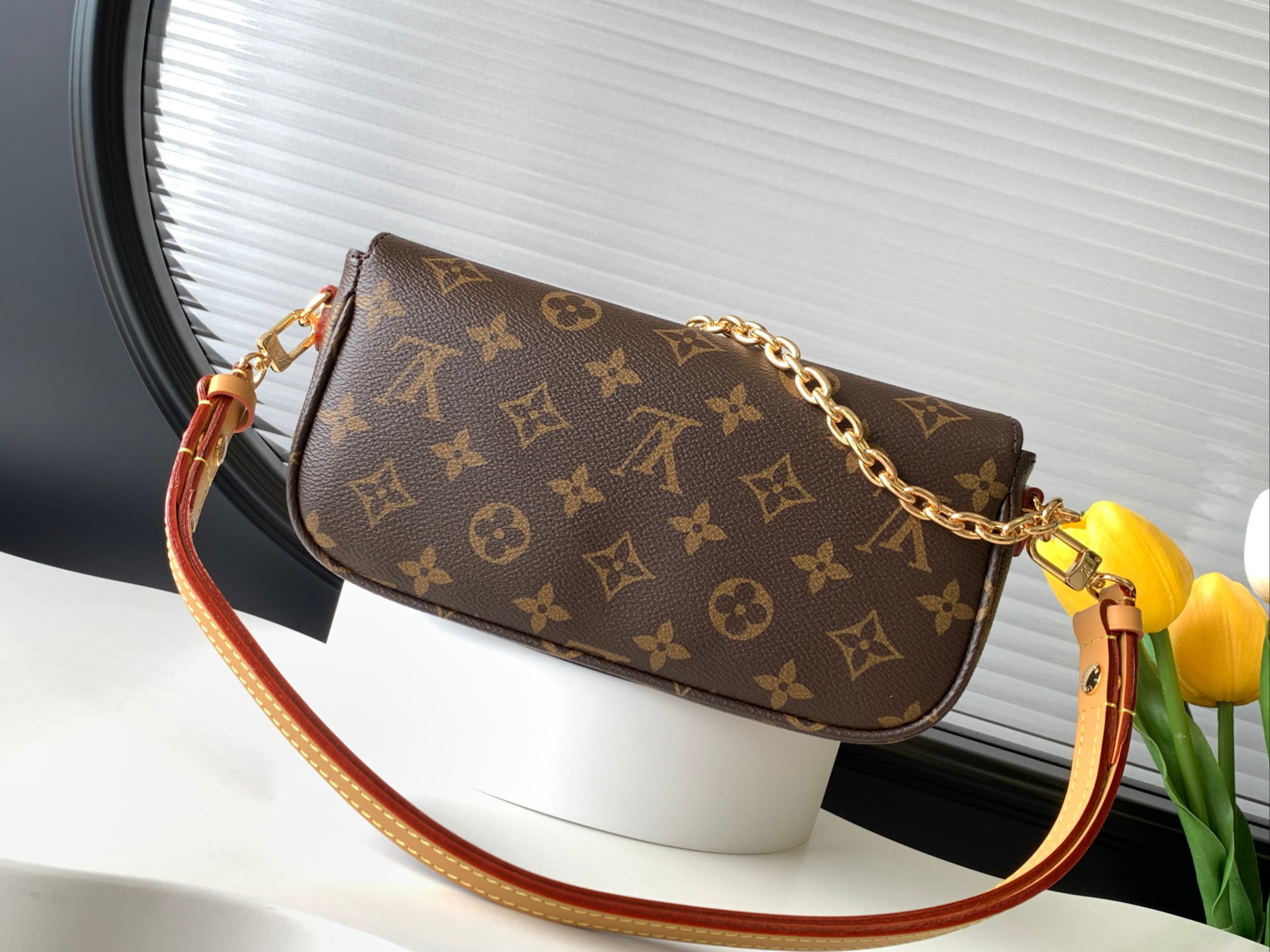Louis Vuitton Wallet On Chain Ivy M81911 - Image 3