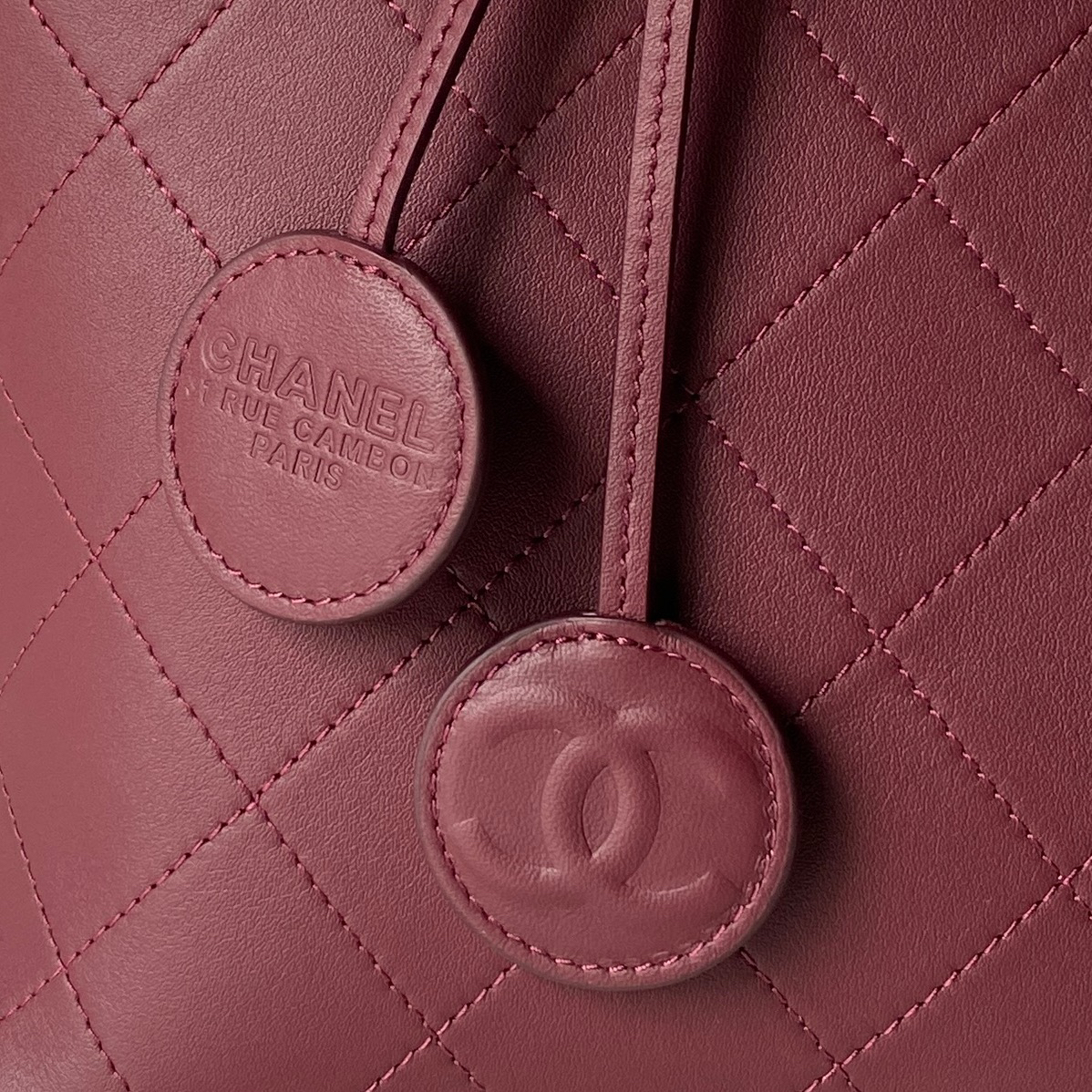 Chanel 26S Lambskin Bucket Handbag AS6268 - Image 3