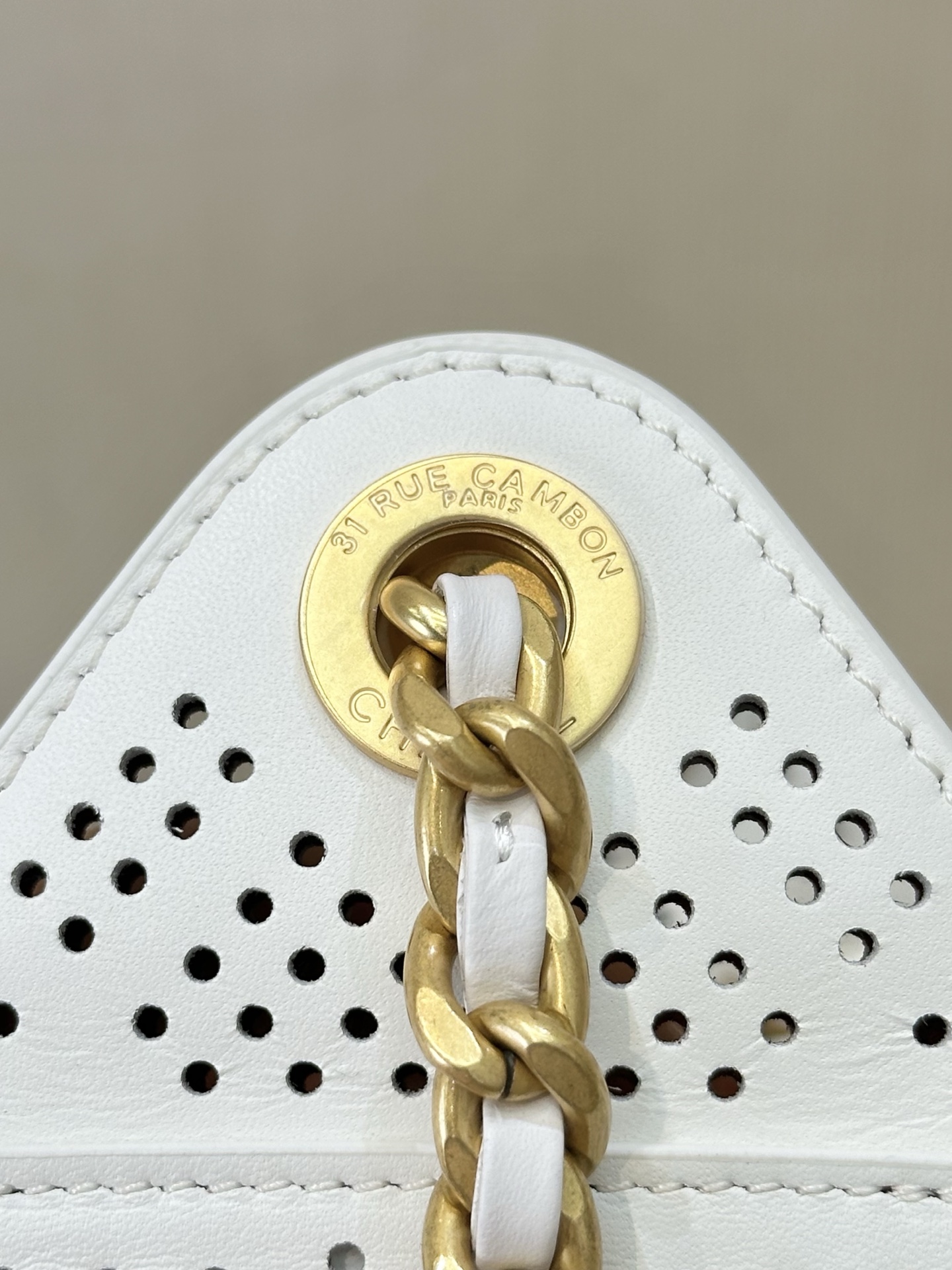 Chanel 25 Laser-Cut Drawstring Bucket Handbag - Image 3