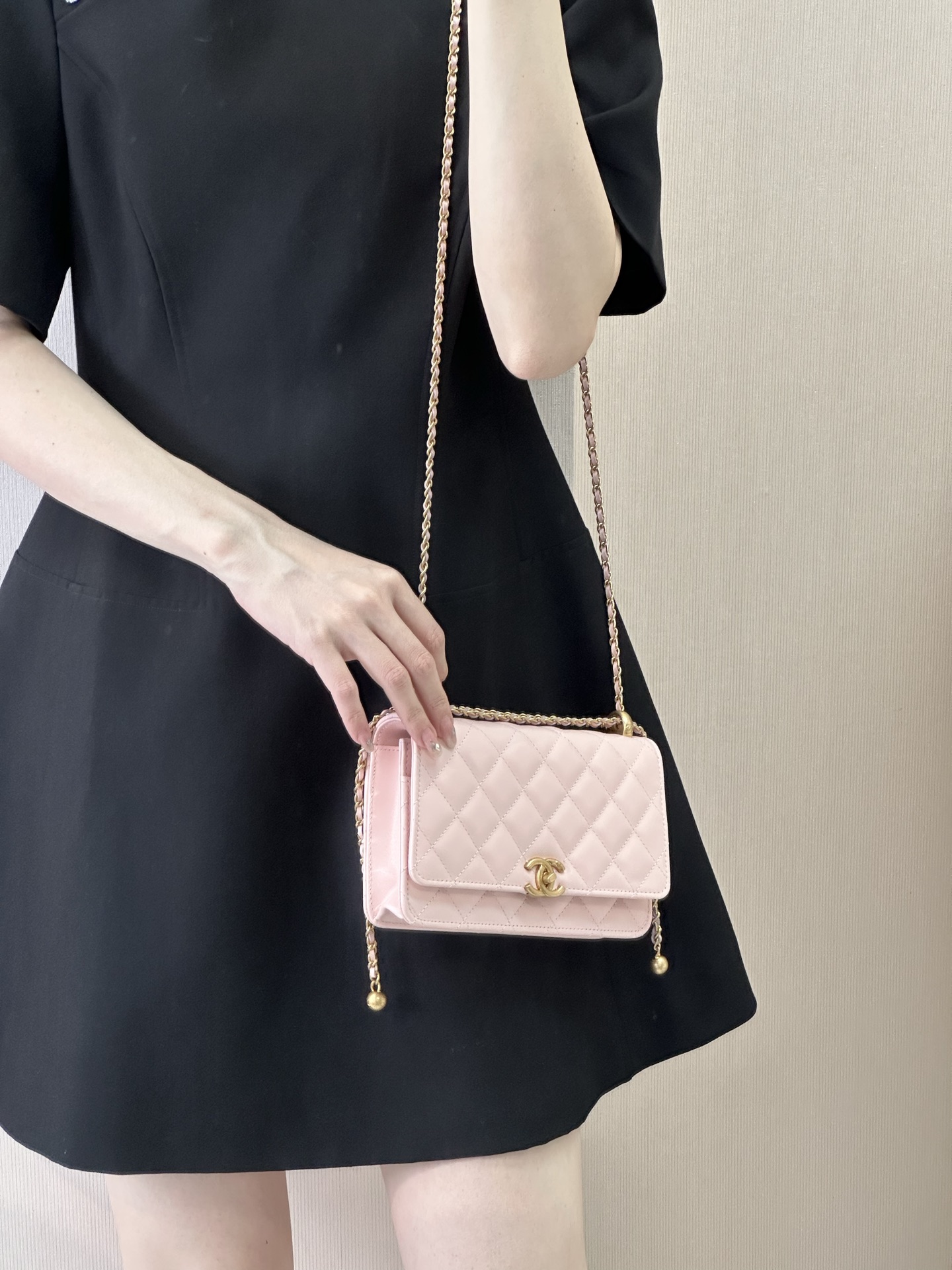 Leather WOC Chain Crossbody Bag - Image 3