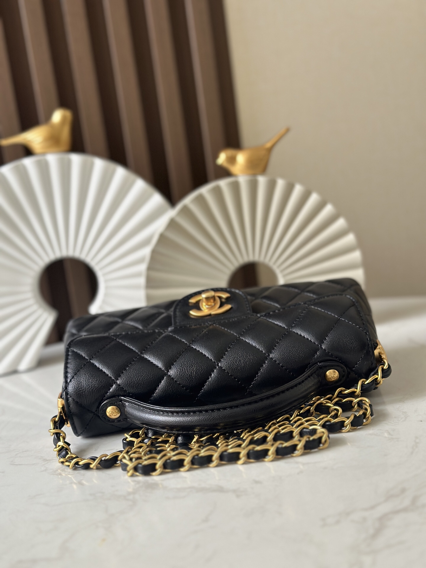 Hermès Kelly 25 Black and Gold Handbag - Image 3