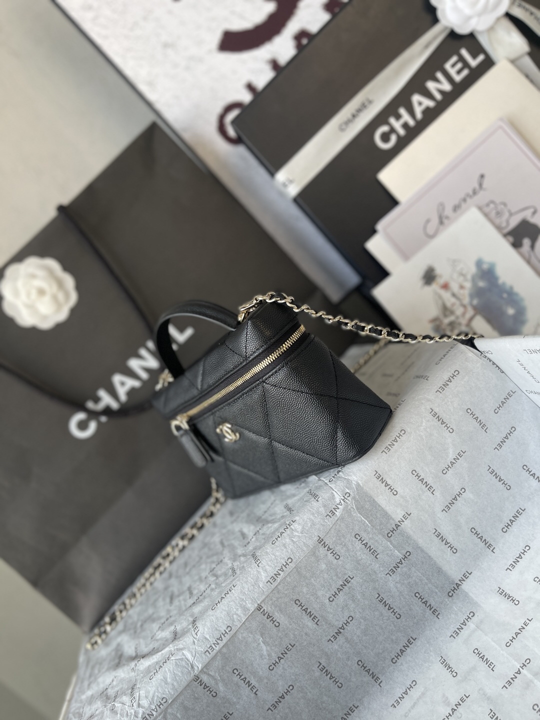 Chanel A4936 Diamond-Pattern Lunchbox Bag - Image 3