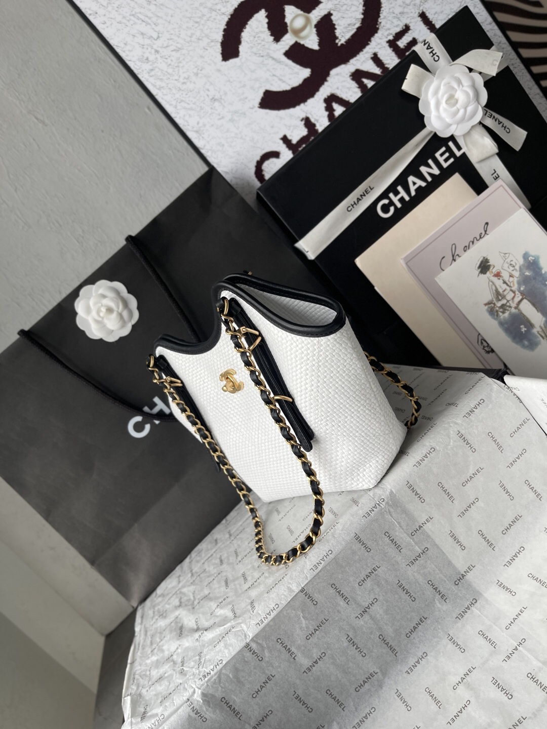 Chanel 25S Maxi Hobo Straw and Leather Tote Bag - Image 3