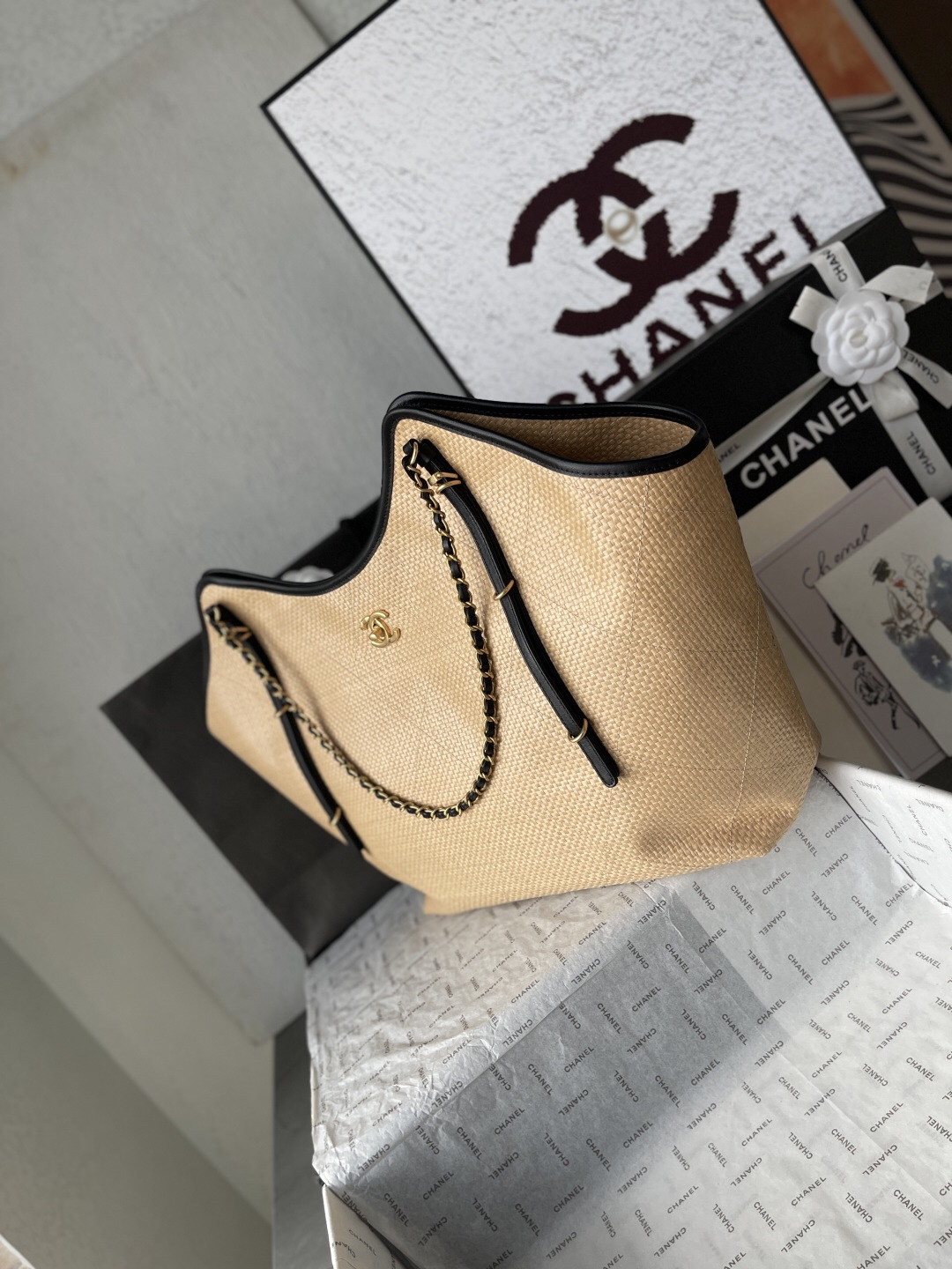 Chanel 25S Maxi Hobo Straw and Leather Tote Bag - Image 3