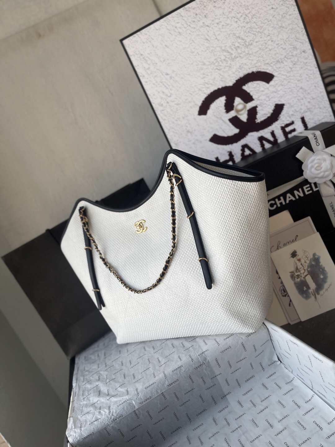 Chanel 25S Maxi Hobo Straw and Leather Tote Bag - Image 3