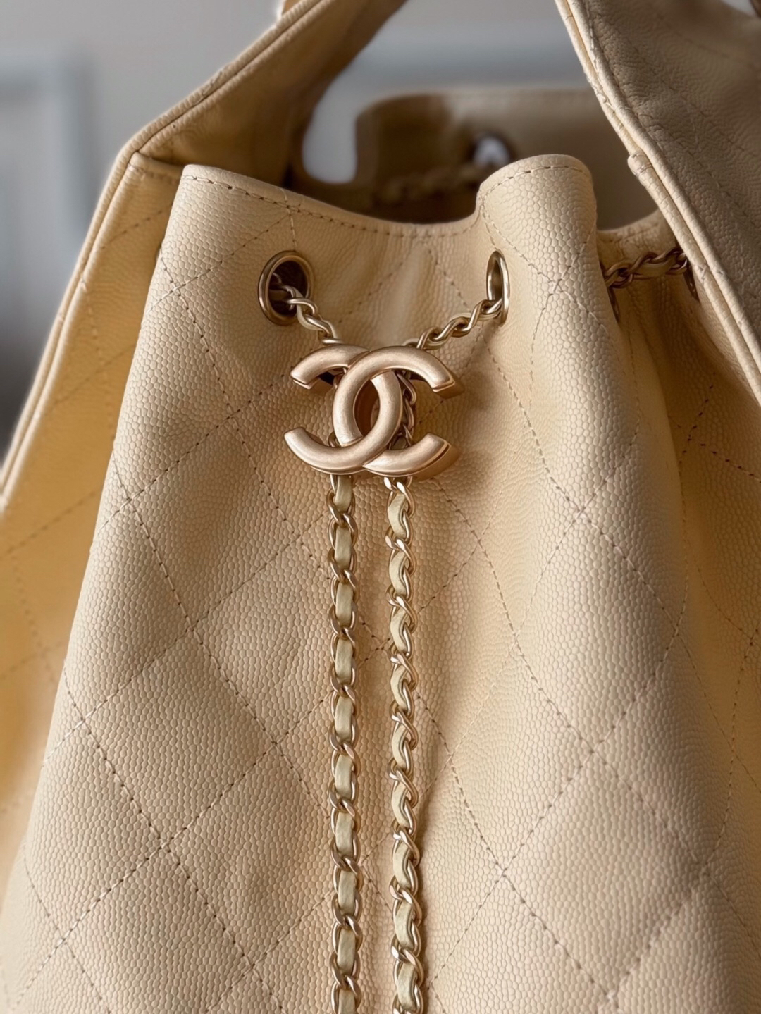 CHANEL 25 Quilted Leather Hobo Shoulder Bag - Image 3