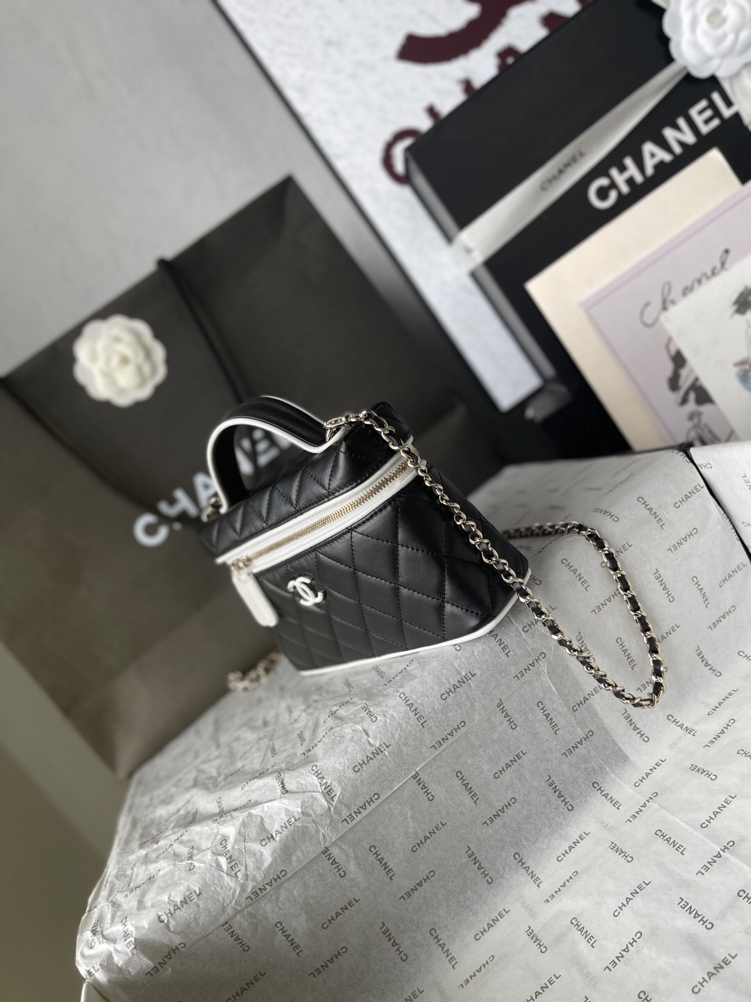 Chanel 26P Panda-Inspired Small Box Bag - Image 3