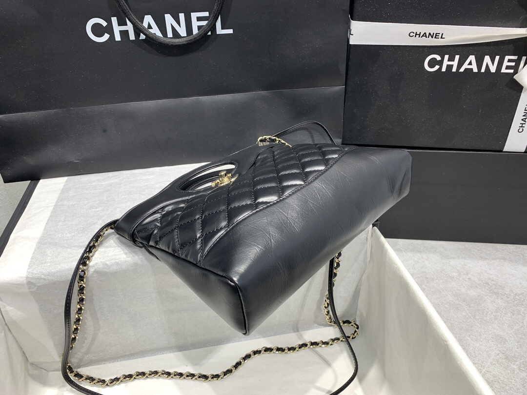 Chanel 31 Handbag - Image 3