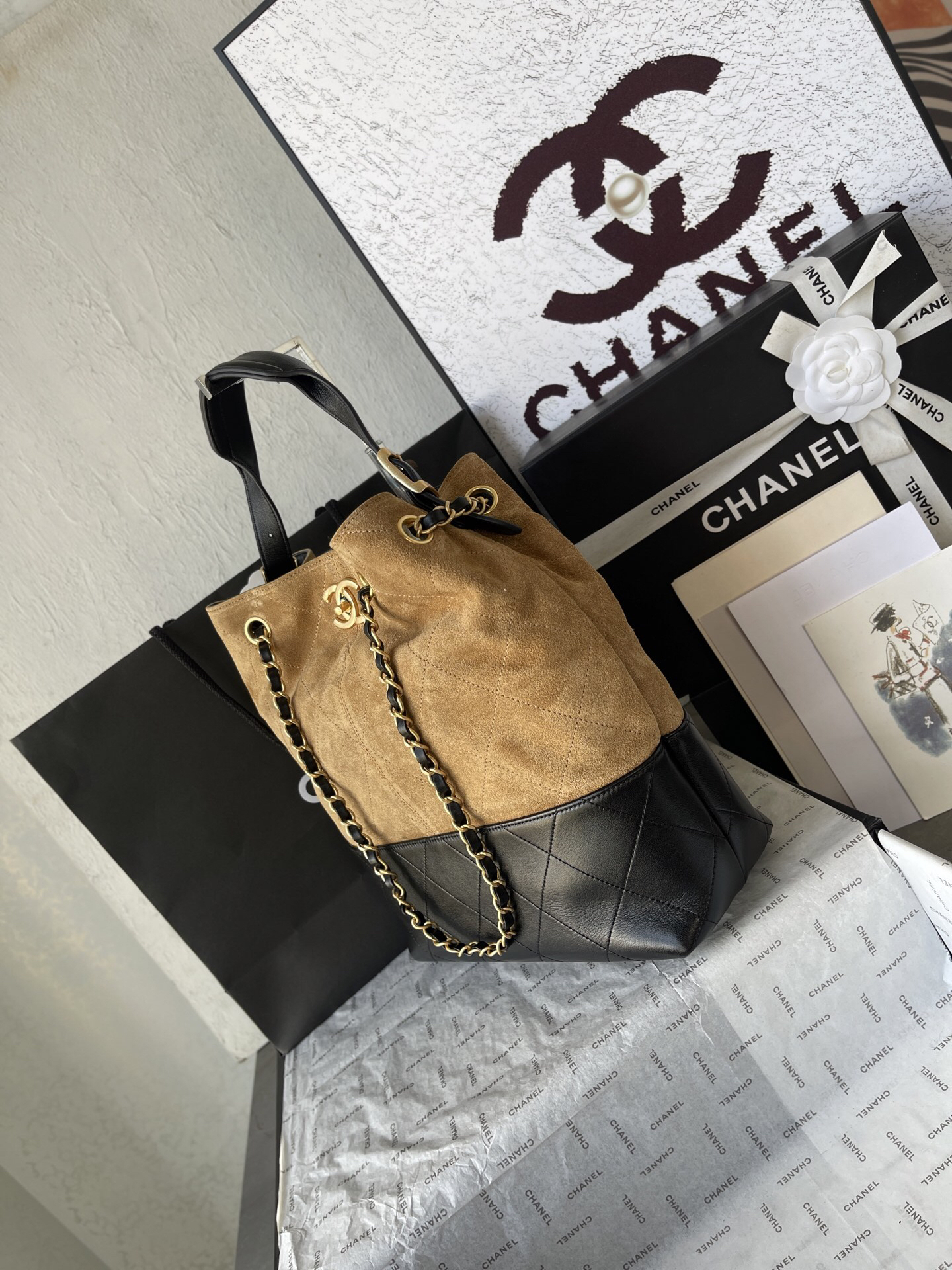 Chanel AS5636 Quilted Color-Block Handbag with Mini Bag Charm - Image 3