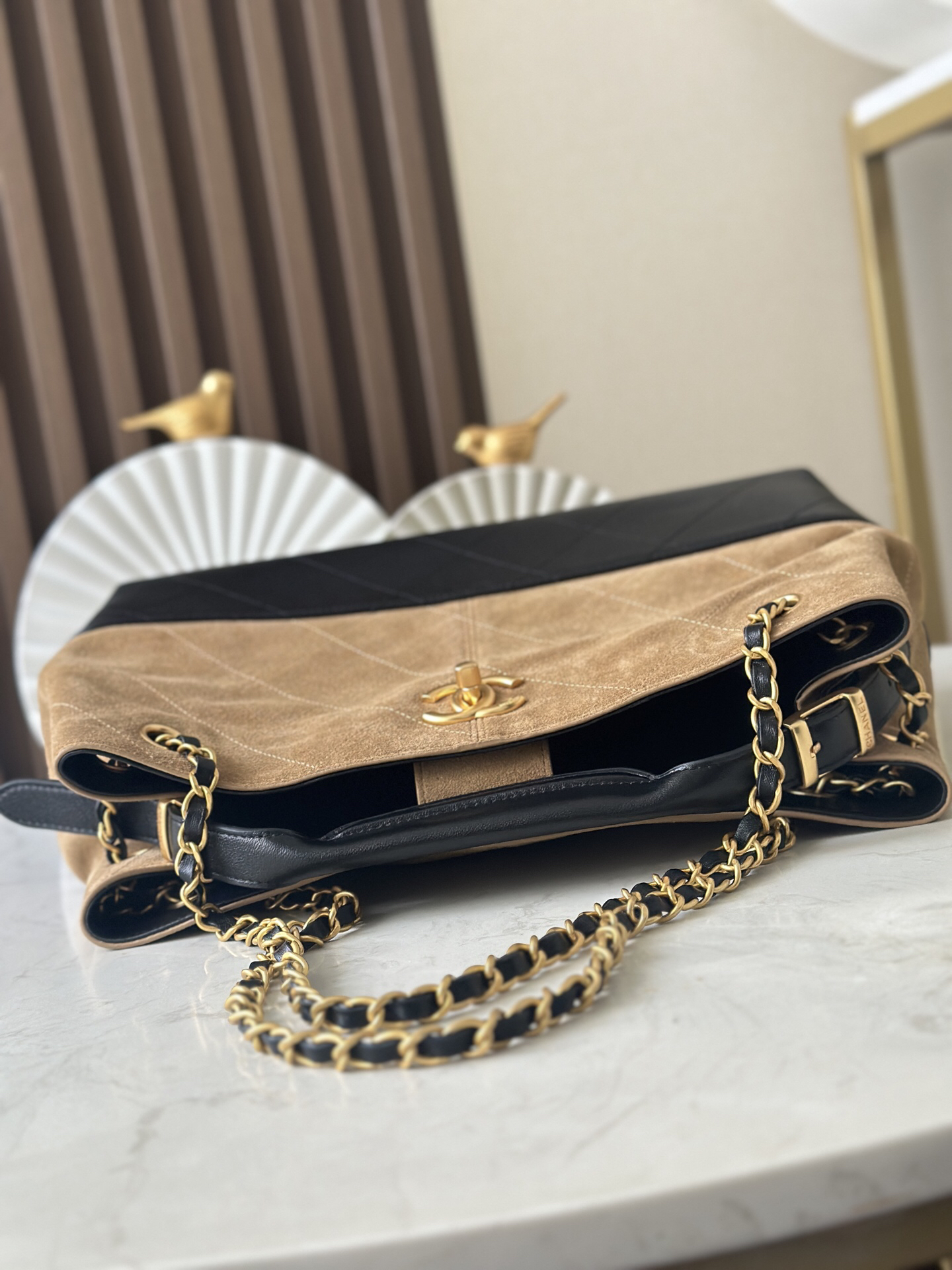 Chanel 25A Handcrafted Suede Handbag - Image 3