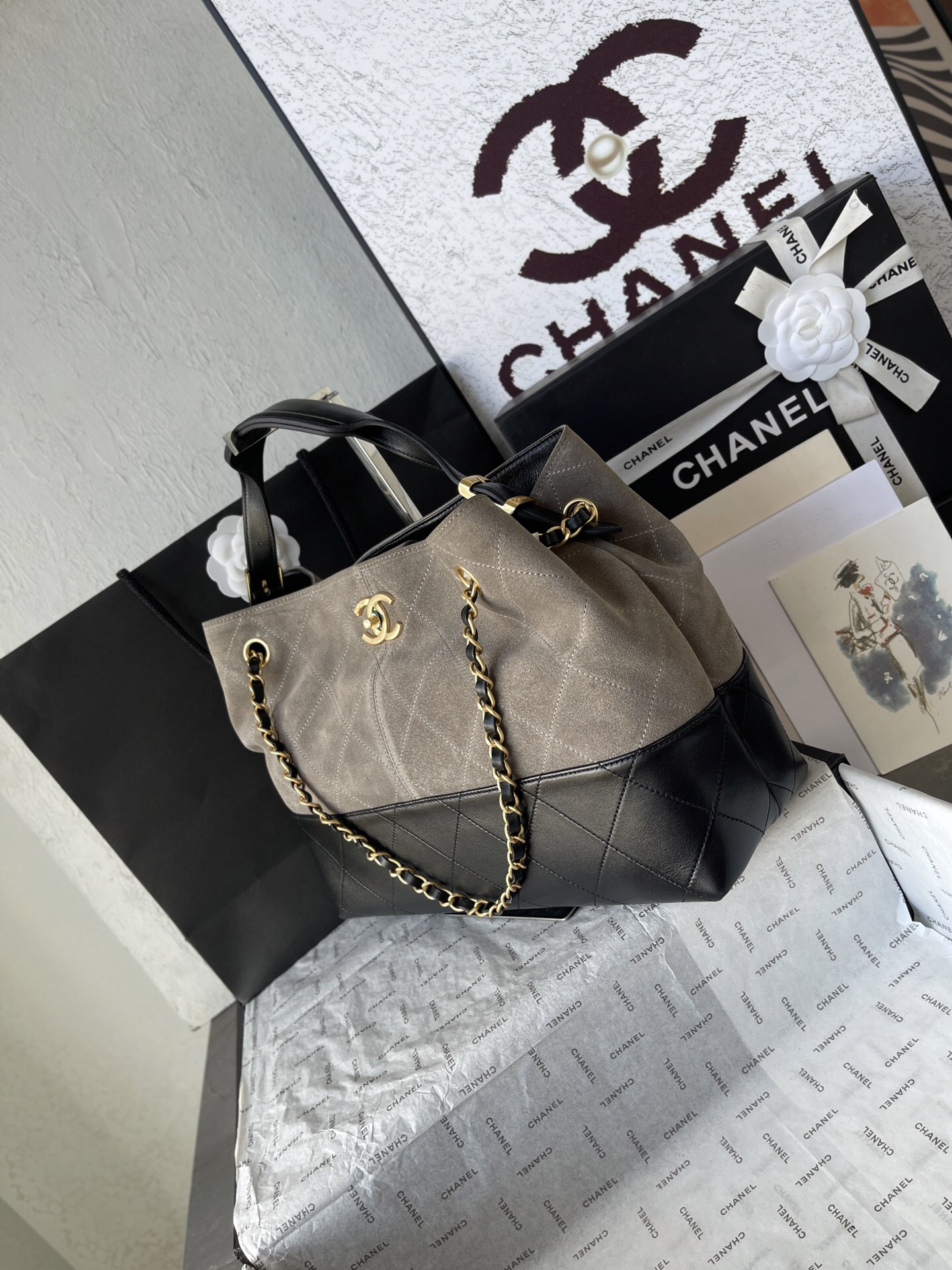 Chanel-Inspired Crocodile Leather Handbag - Image 3