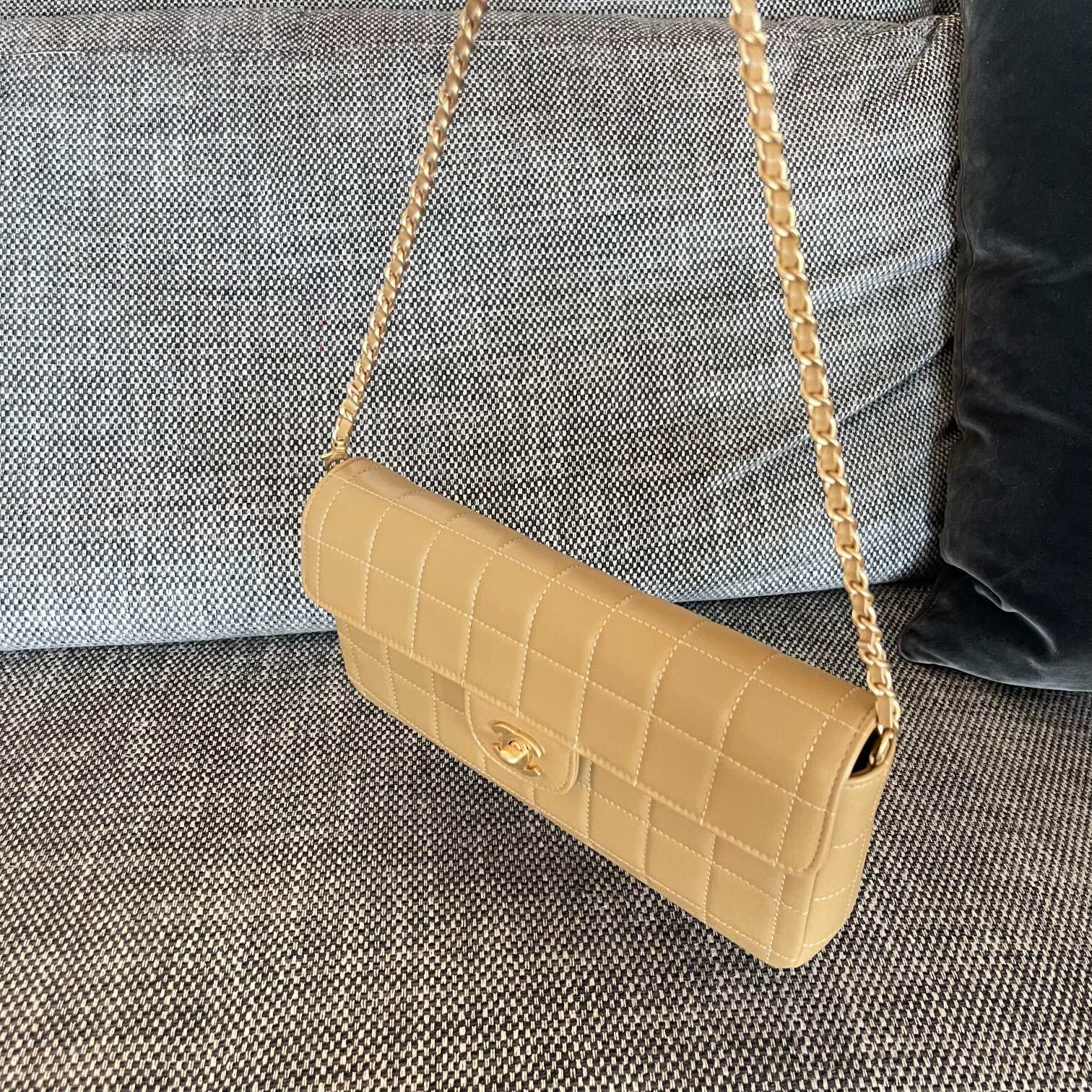 Chanel Vintage Lambskin Ice Cube Crossbody Bag - Image 3