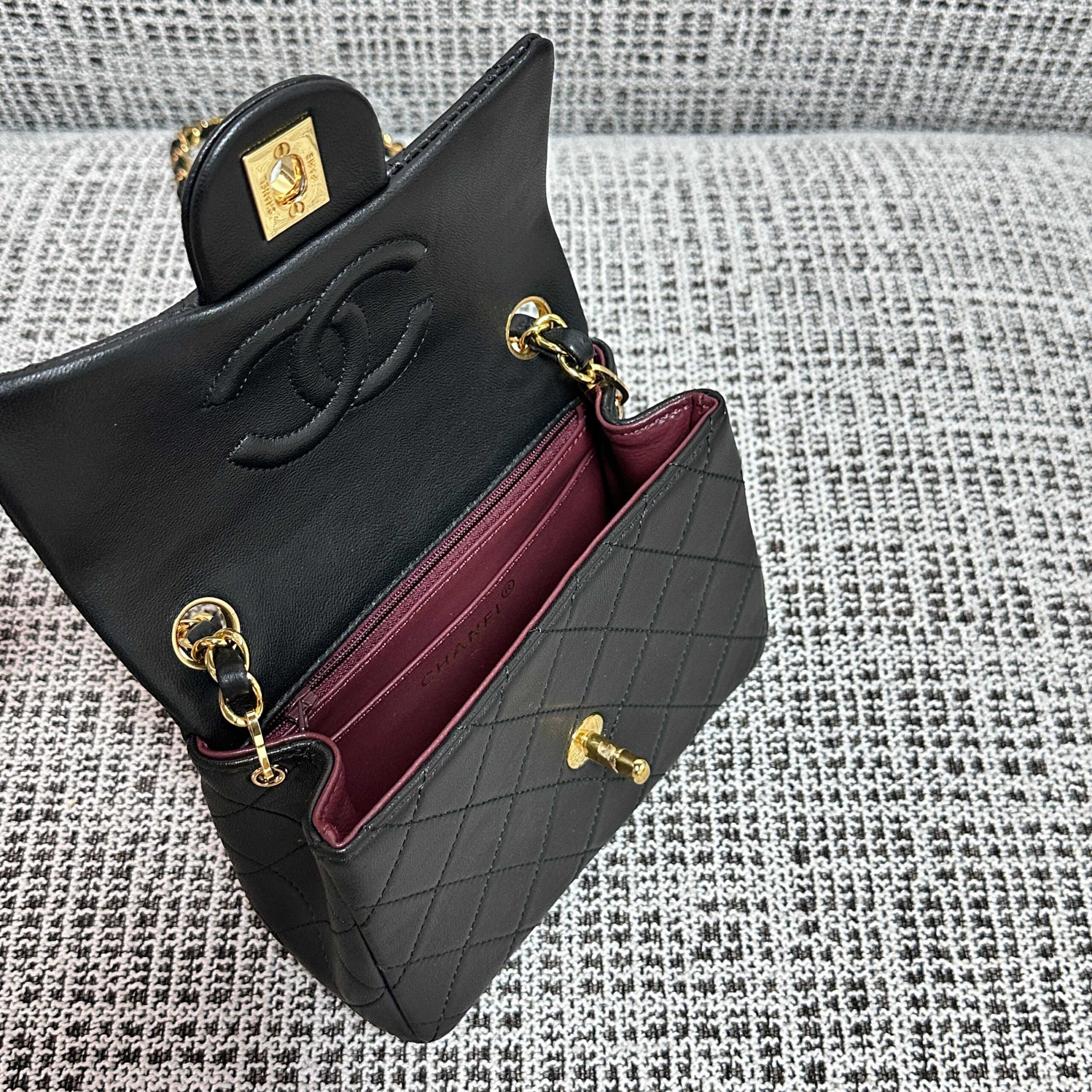 Chanel Vintage Square Crossbody Bag - Image 3