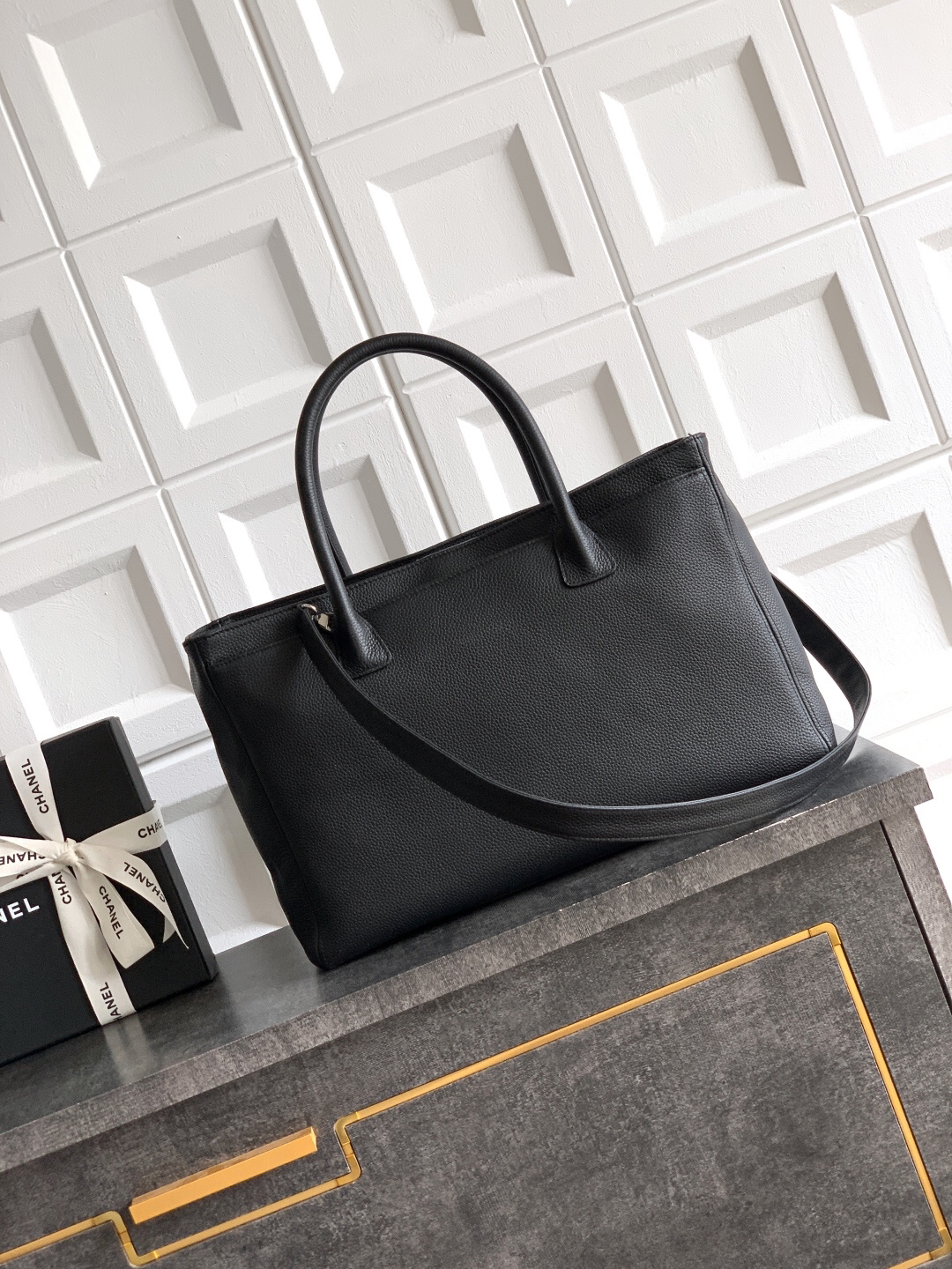 Chanel Cerf Medium Tote Bag - Image 3