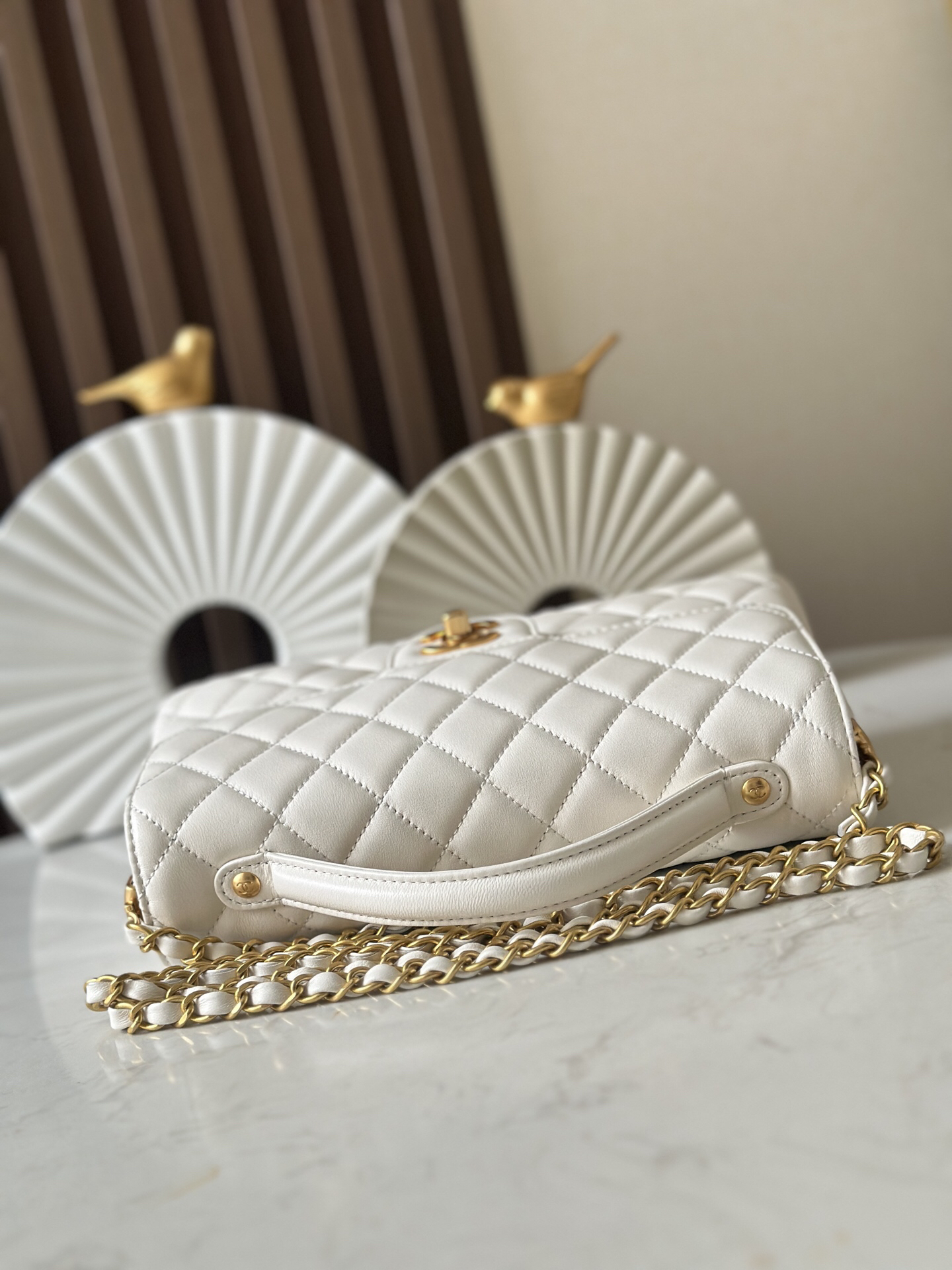 Black and Gold Kelly-Style Crossbody Bag - Image 3