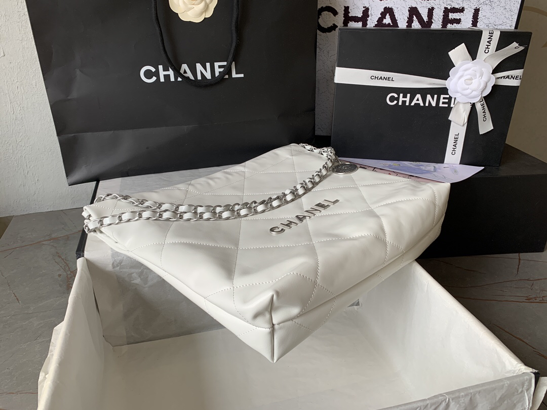 Chanel AS3260 2022 Oil-Waxed Calfskin Shoulder Bag - Image 3