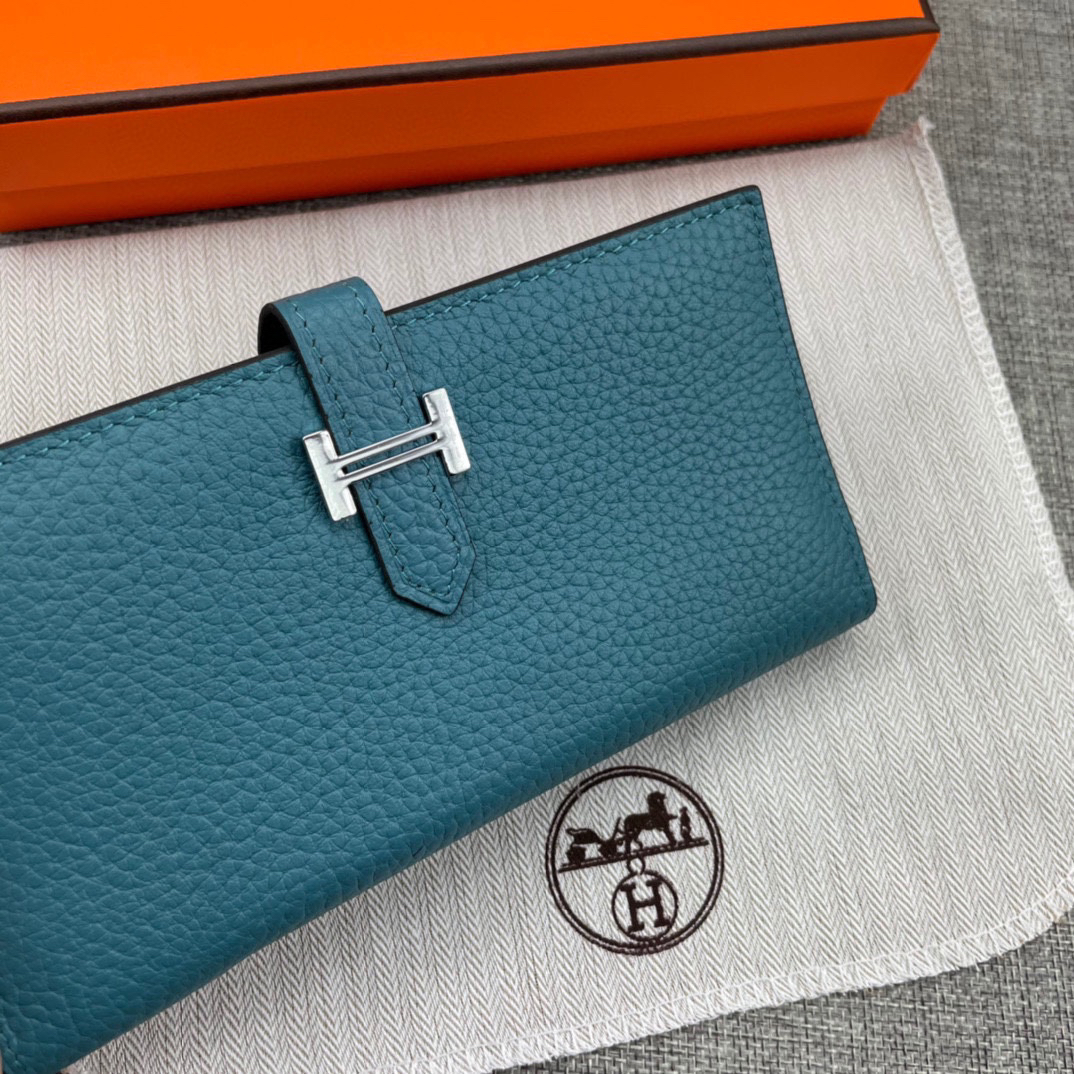 Hermes Women's Leather Zip Wallet - Image 3