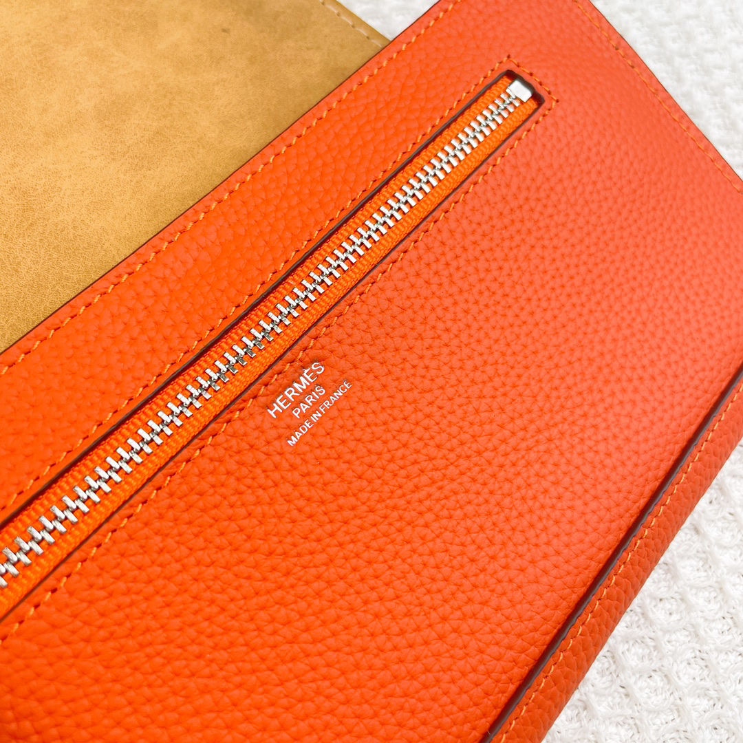 Hermès Silk'in Leather Checkbook Wallet - Image 3