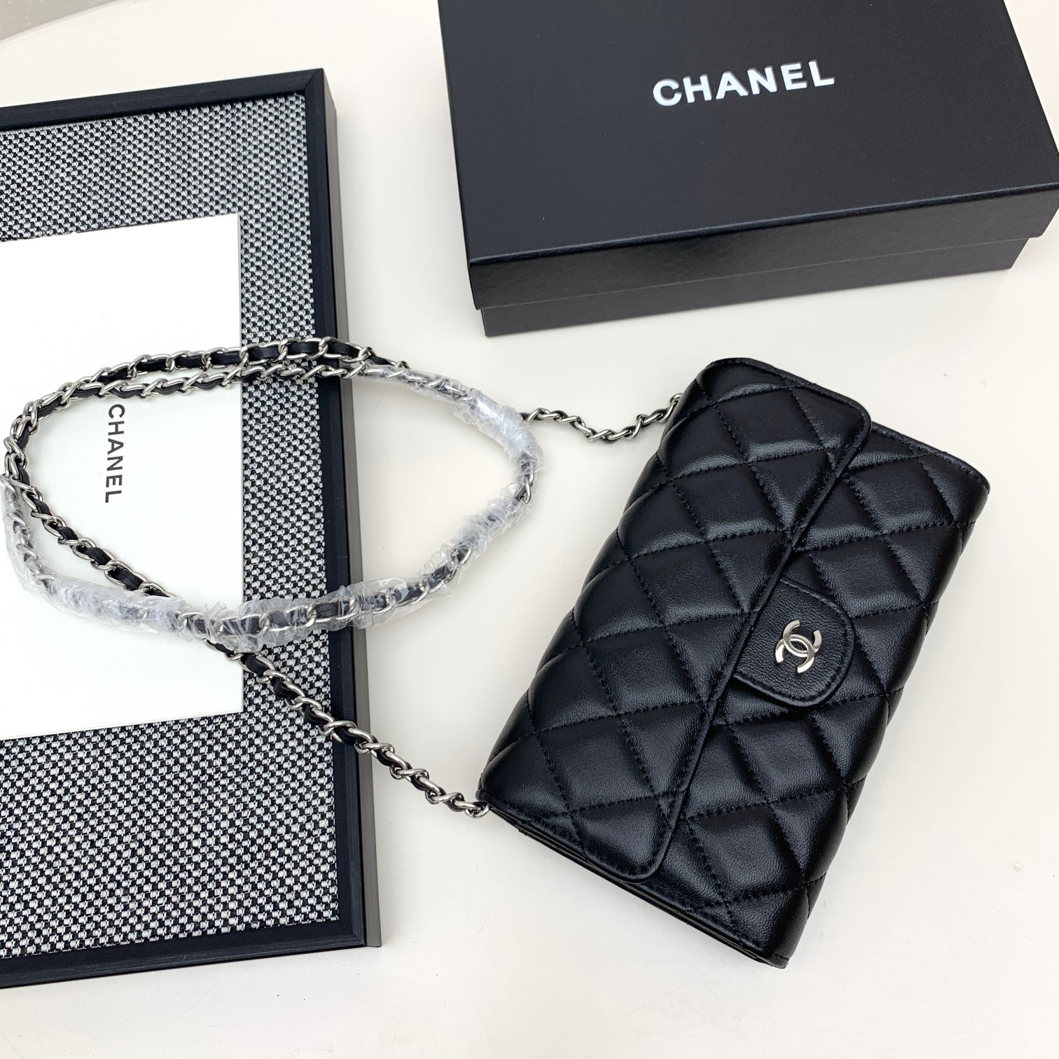 Chanel Chain-Detail Shoulder Crossbody Bag - Image 3