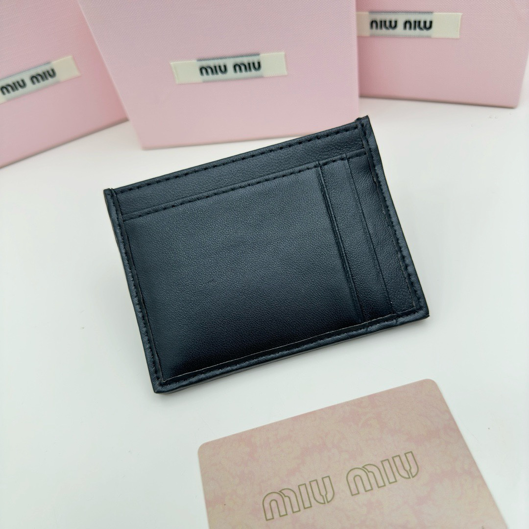 Miu Miu Matelasse Lambskin Wallet - Image 3