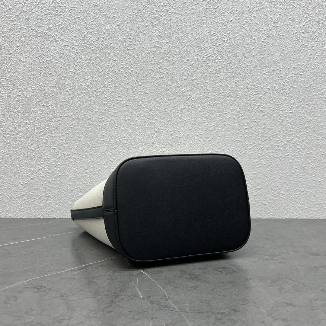 CELINE 2022 Spring/Summer CUIR Bucket Bag in Black Linen - Image 4