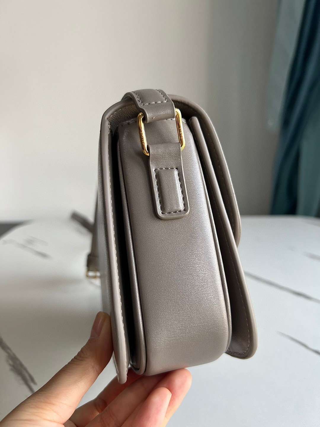 TRIOME Teen Turn-Lock Leather Crossbody Bag - Image 4