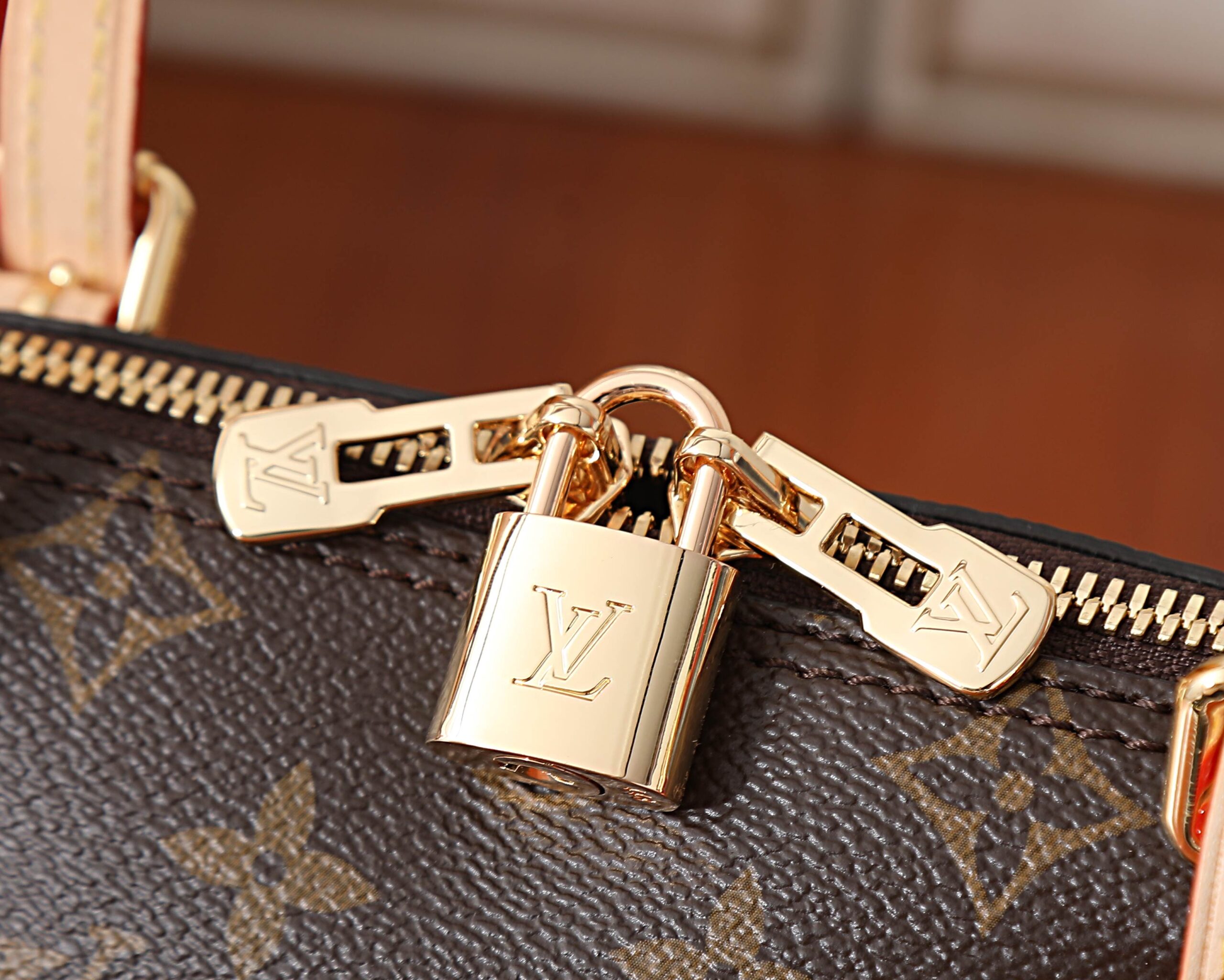 Squire East West Monogram Handbag - Image 4