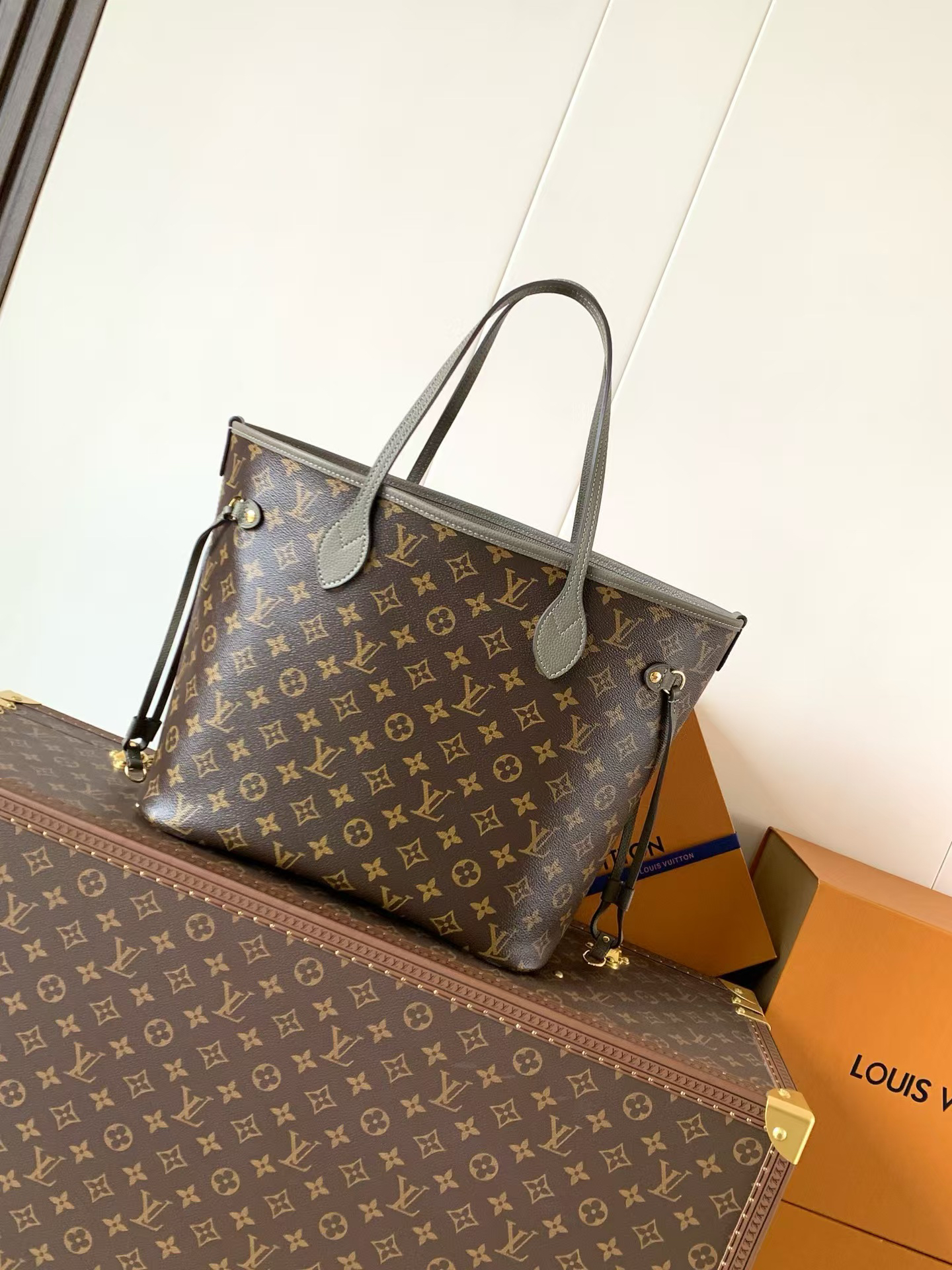 Louis Vuitton Neverfull Inside Out Medium Tote Bag - Image 4