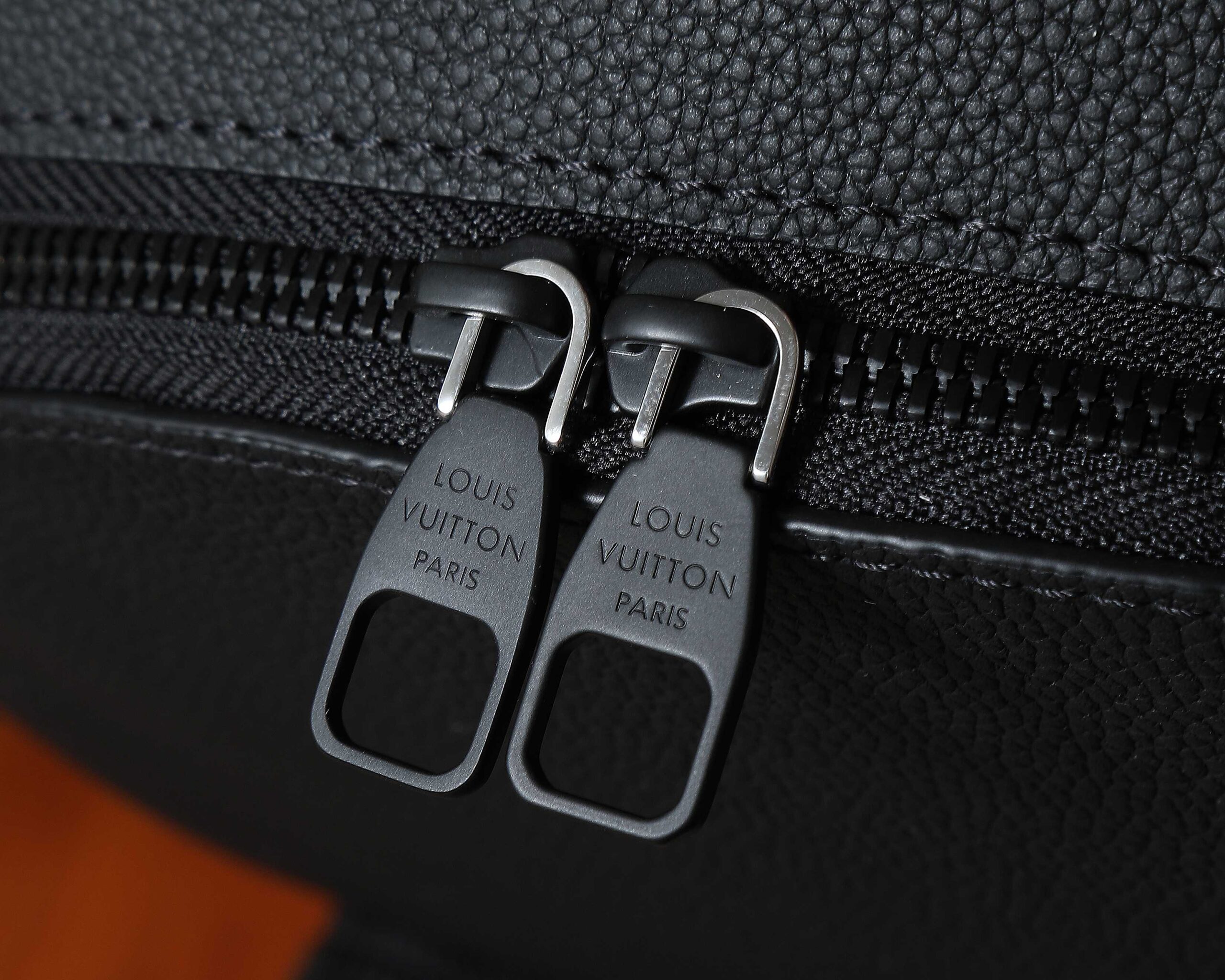 Louis Vuitton Discovery Work Shoulder Bag - Image 4