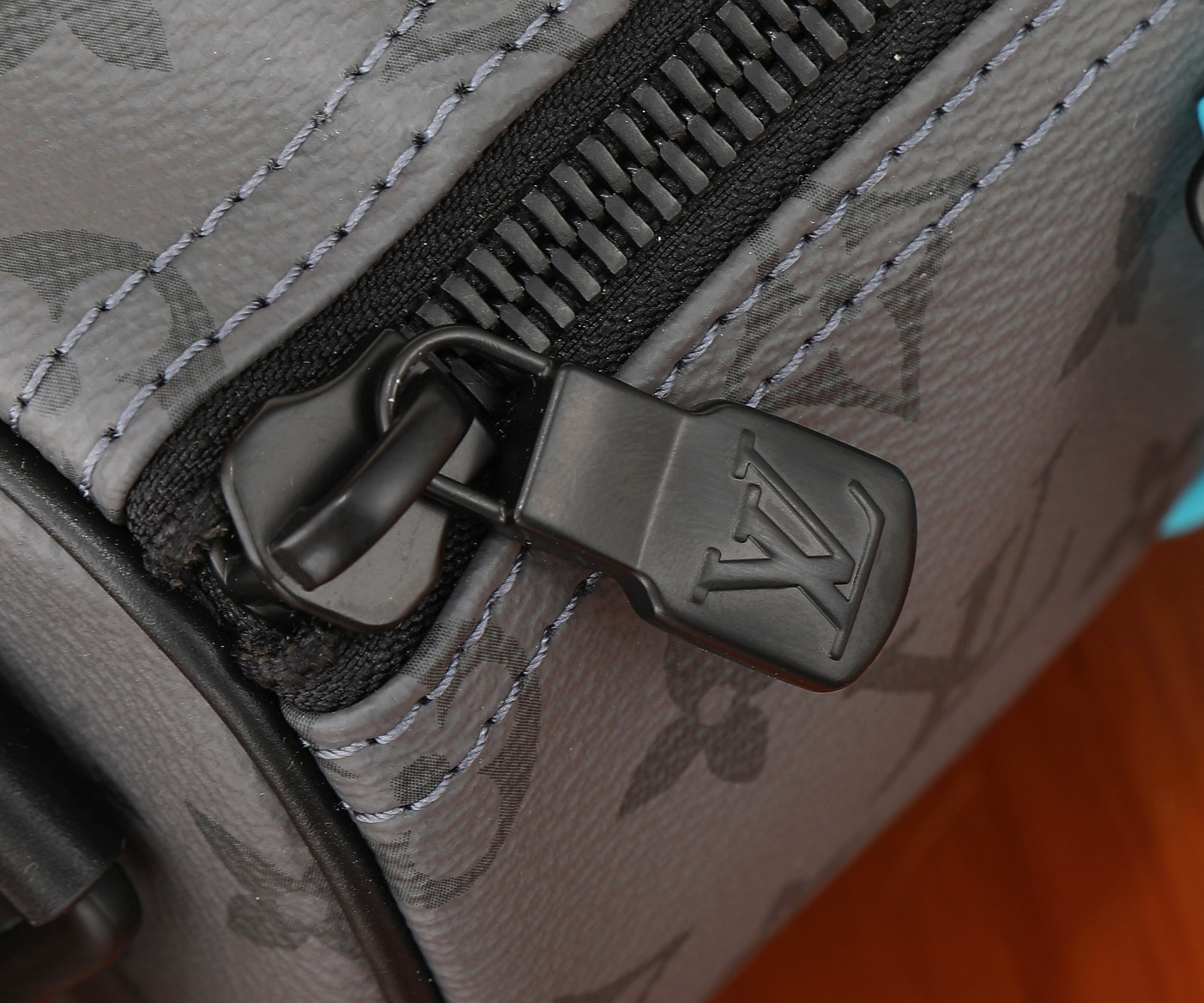 Louis Vuitton Keepall Bandouliere 25 Monogram Eclipse Reverse Travel Bag - Image 4