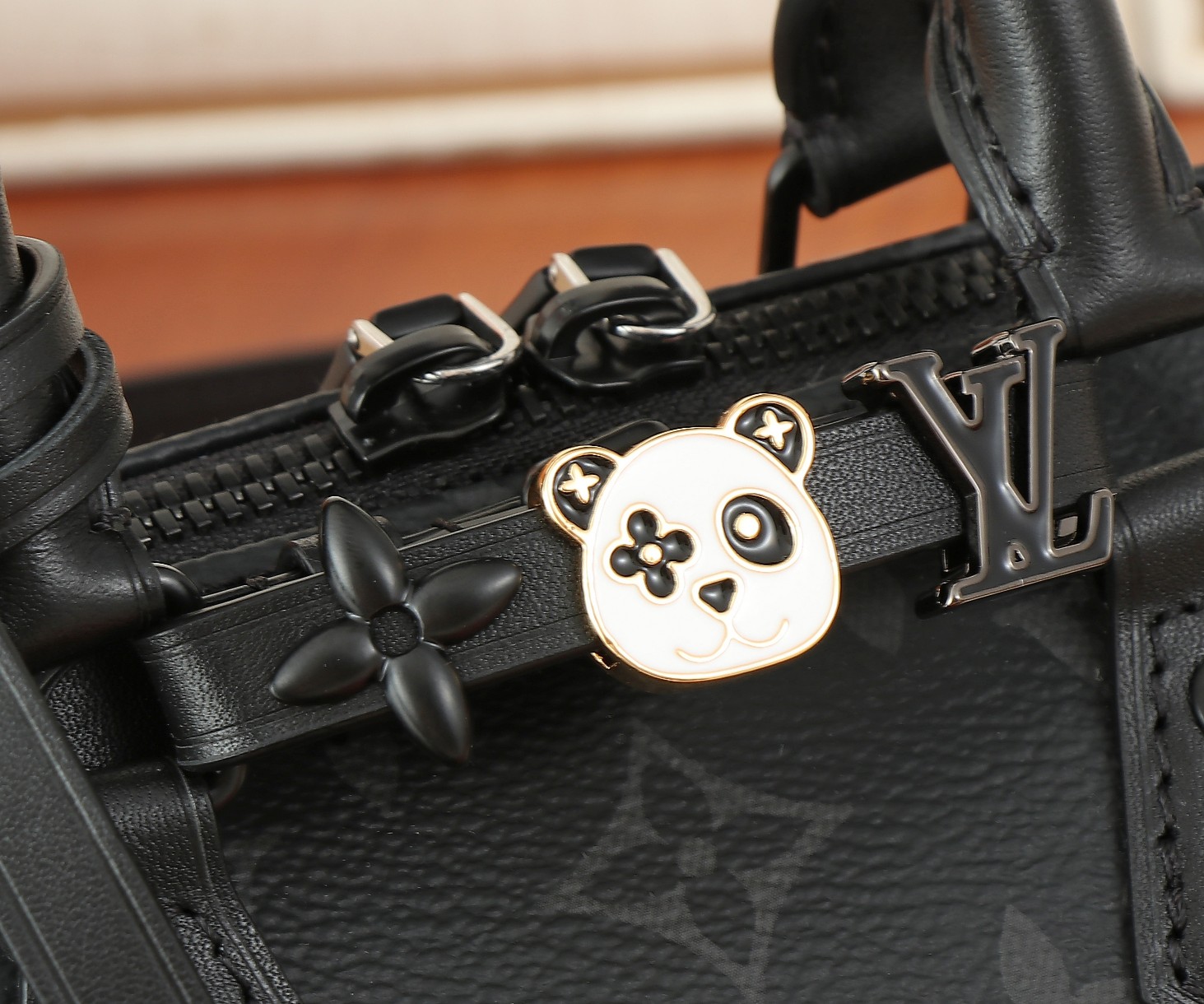 Speedy 18 China Qixi Limited Edition Handbag - Image 4