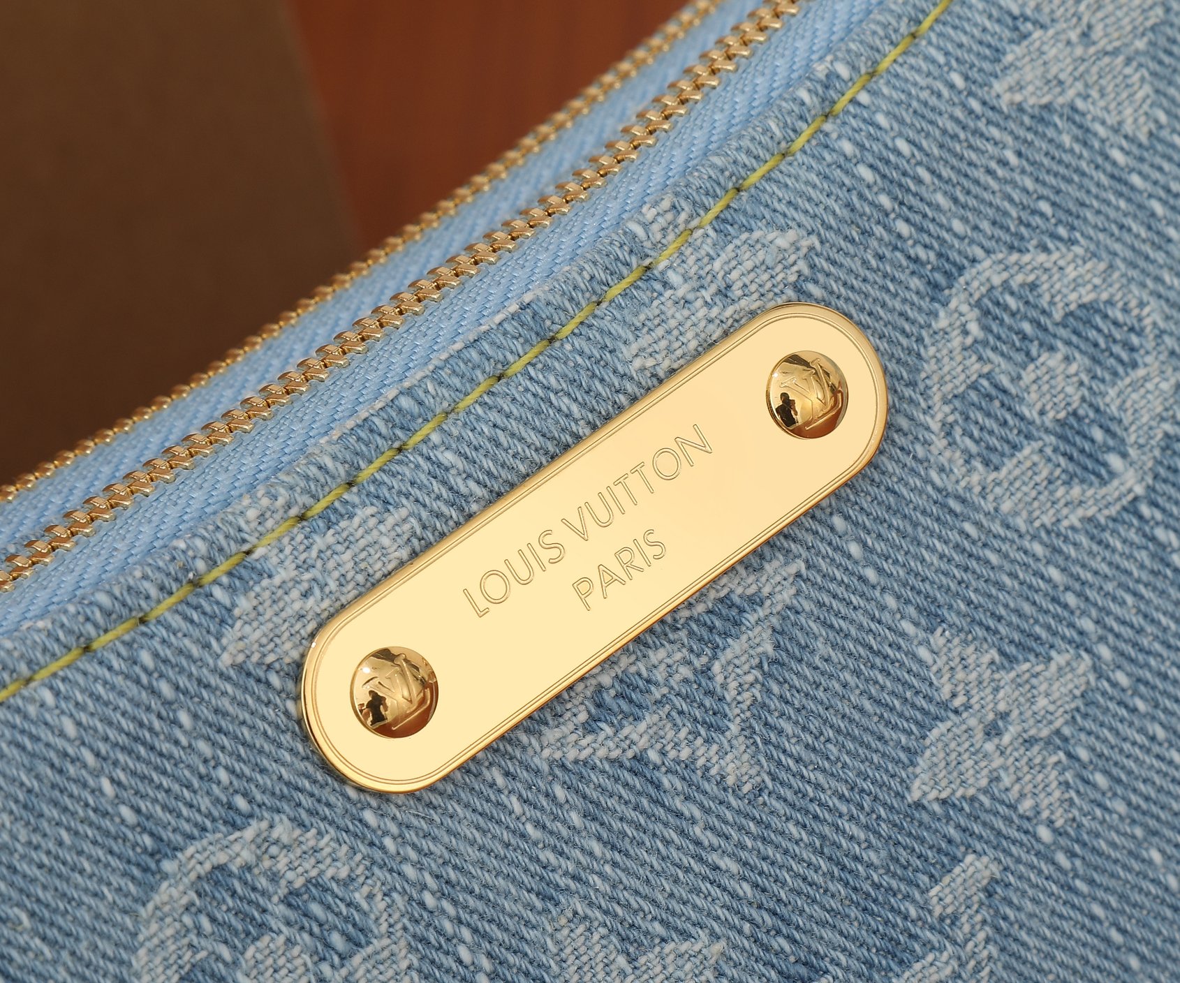 Louis Vuitton Liv Pochette M83532 - Image 4