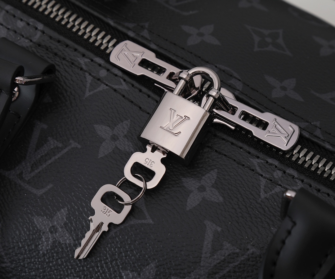 Louis Vuitton Keepall 50 Travel Bag in Monogram Eclipse Canvas - Image 4