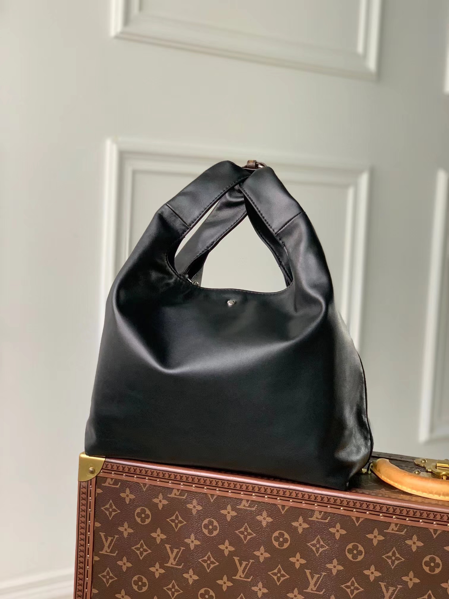 Louis Vuitton Atlantis Medium Handbag M11266 - Image 4