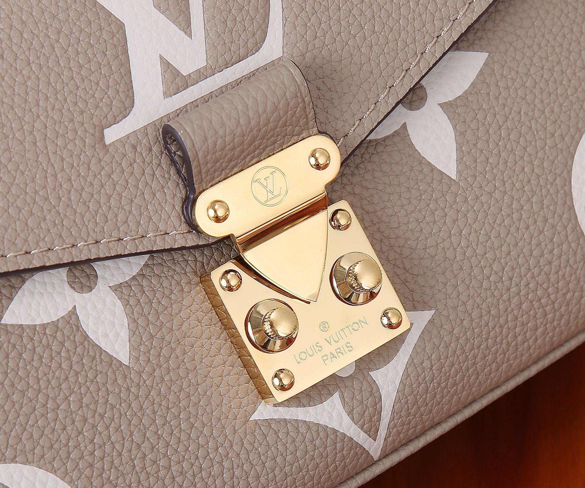 Louis Vuitton Pochette Métis East West Crossbody Bag - Image 4